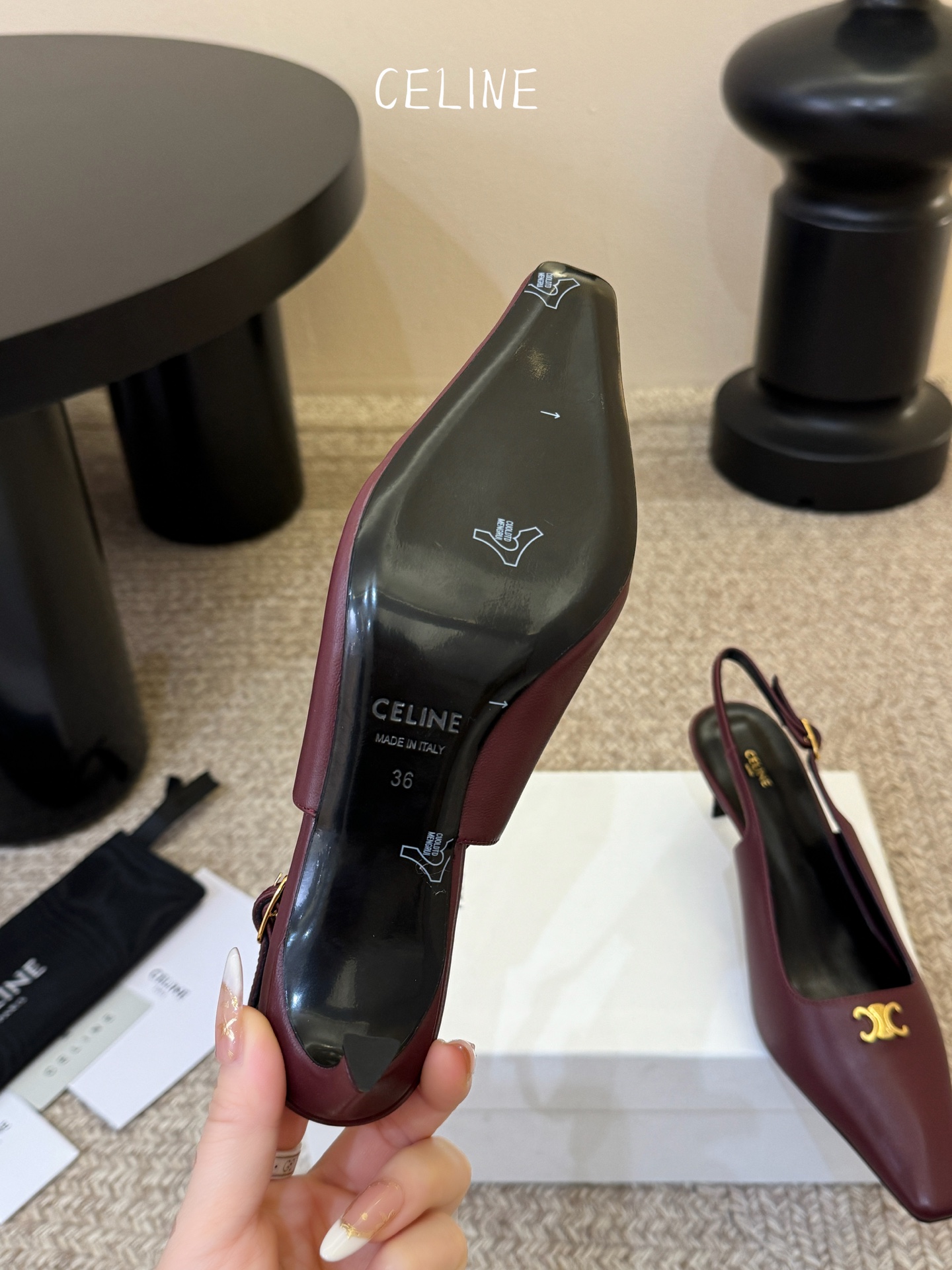 CELINE思琳2026春夏最新凯旋门走秀款 时装鞋 超多网红时尚博主种草 高级感舒适，配女神们的半身裙