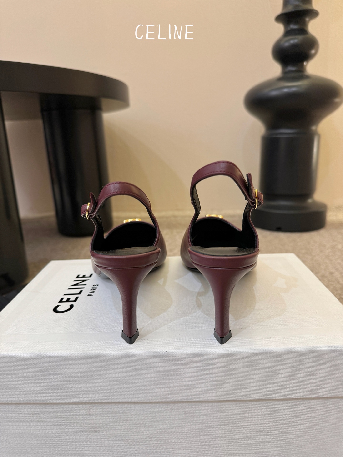 CELINE思琳2026春夏最新凯旋门走秀款 时装鞋 超多网红时尚博主种草 高级感舒适，配女神们的半身裙