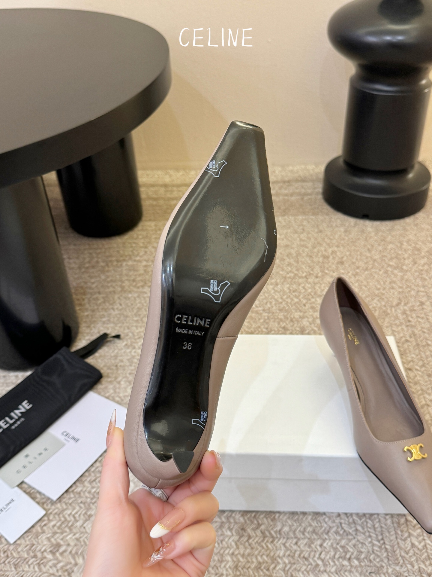 CELINE思琳2026春夏最新凯旋门走秀款 时装鞋 超多网红时尚博主种草 高级感舒适，配女神们的半身裙