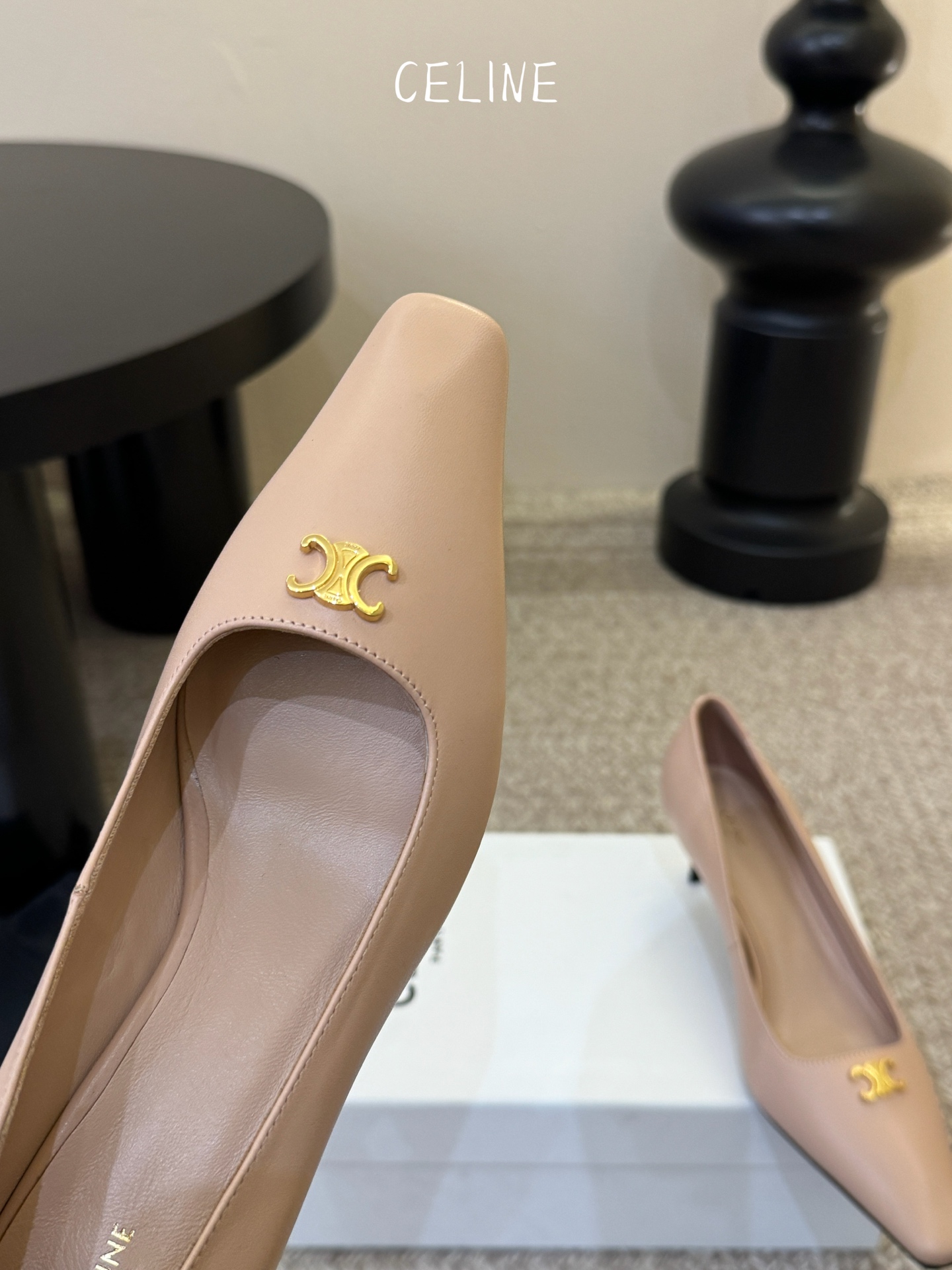 CELINE思琳2026春夏最新凯旋门走秀款 时装鞋 超多网红时尚博主种草 高级感舒适，配女神们的半身裙