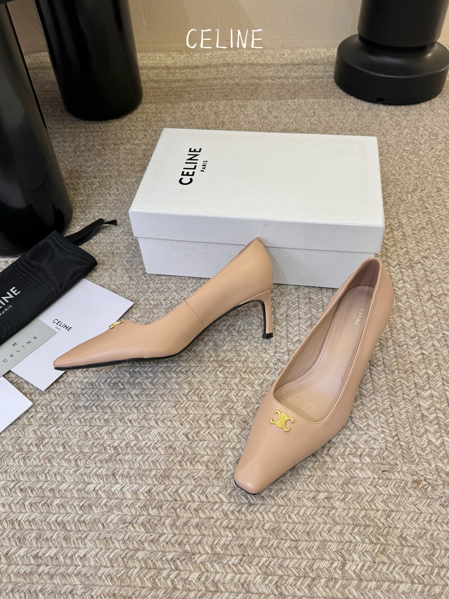 CELINE思琳2026春夏最新凯旋门走秀款 时装鞋 超多网红时尚博主种草 高级感舒适，配女神们的半身裙