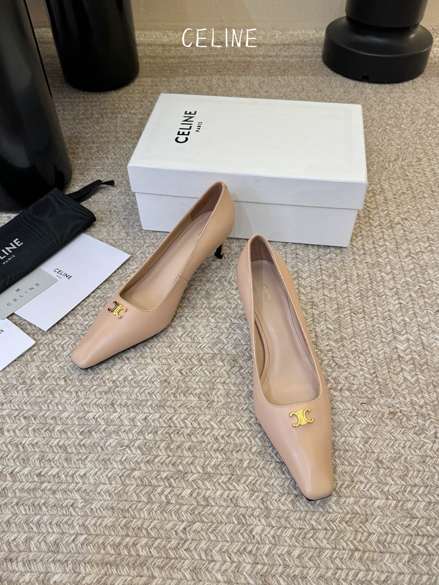 CELINE思琳2026春夏最新凯旋门走秀款 时装鞋 超多网红时尚博主种草 高级感舒适，配女神们的半身裙