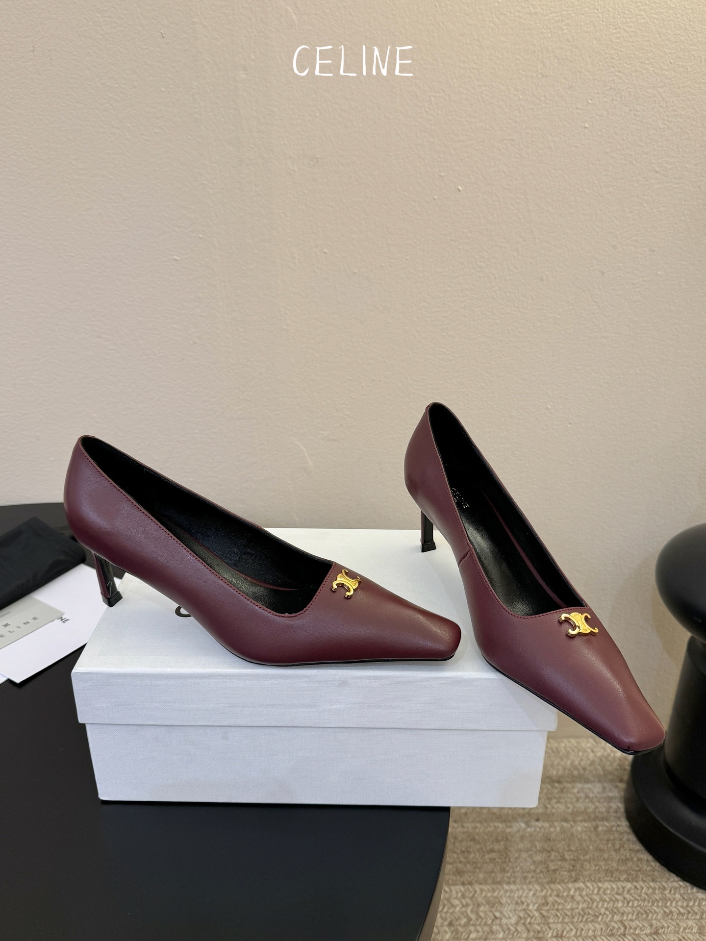 CELINE思琳2026春夏最新凯旋门走秀款 时装鞋 超多网红时尚博主种草 高级感舒适，配女神们的半身裙