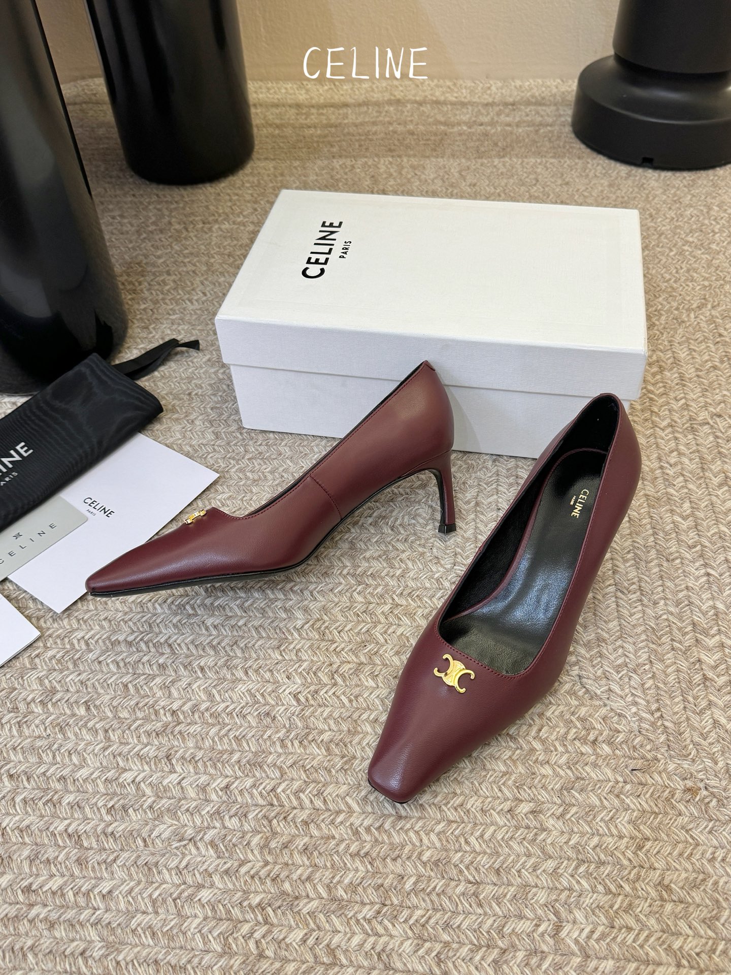 CELINE思琳2026春夏最新凯旋门走秀款 时装鞋 超多网红时尚博主种草 高级感舒适，配女神们的半身裙