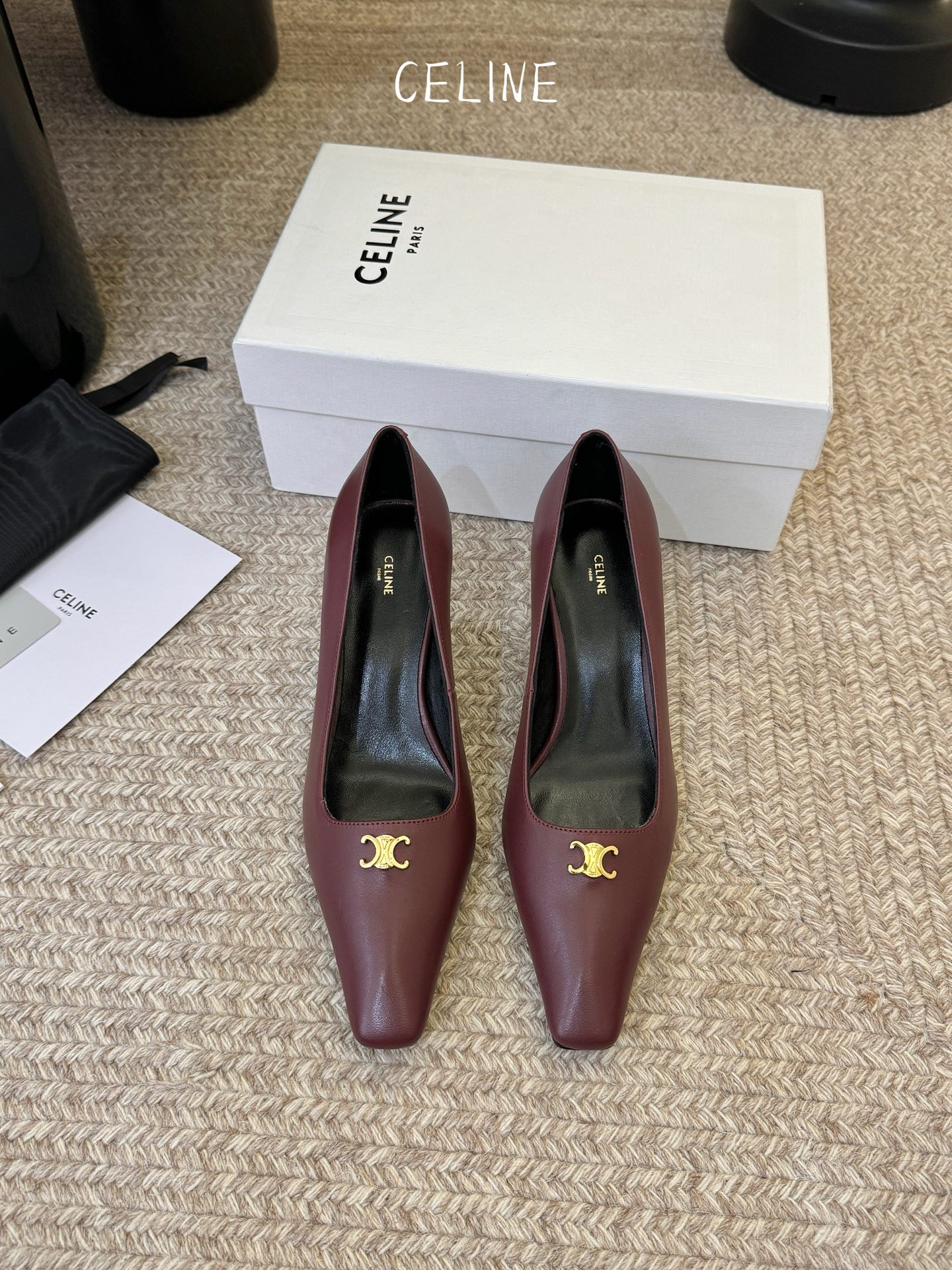 CELINE思琳2026春夏最新凯旋门走秀款 时装鞋 超多网红时尚博主种草 高级感舒适，配女神们的半身裙