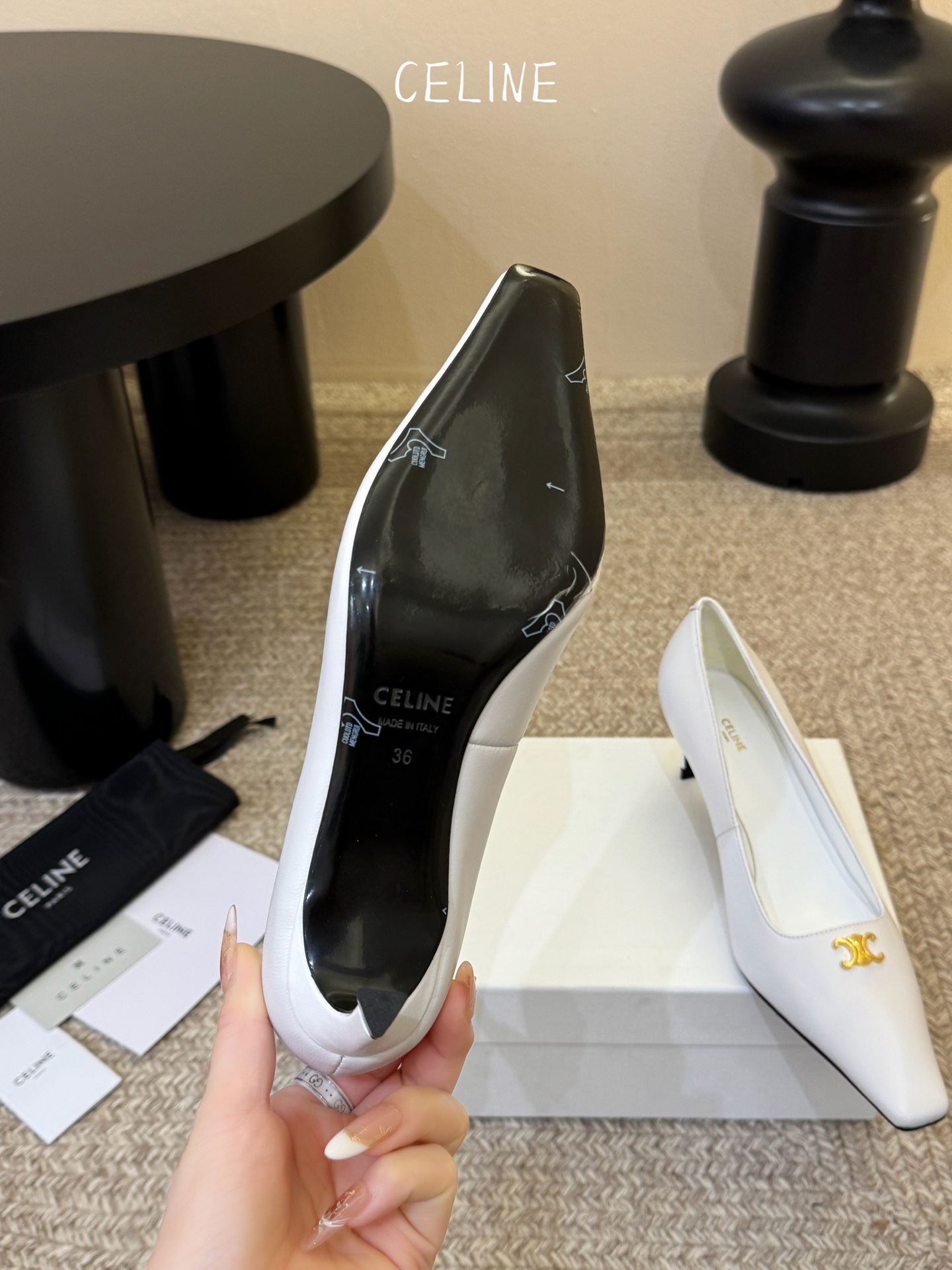 CELINE思琳2026春夏最新凯旋门走秀款 时装鞋 超多网红时尚博主种草 高级感舒适，配女神们的半身裙