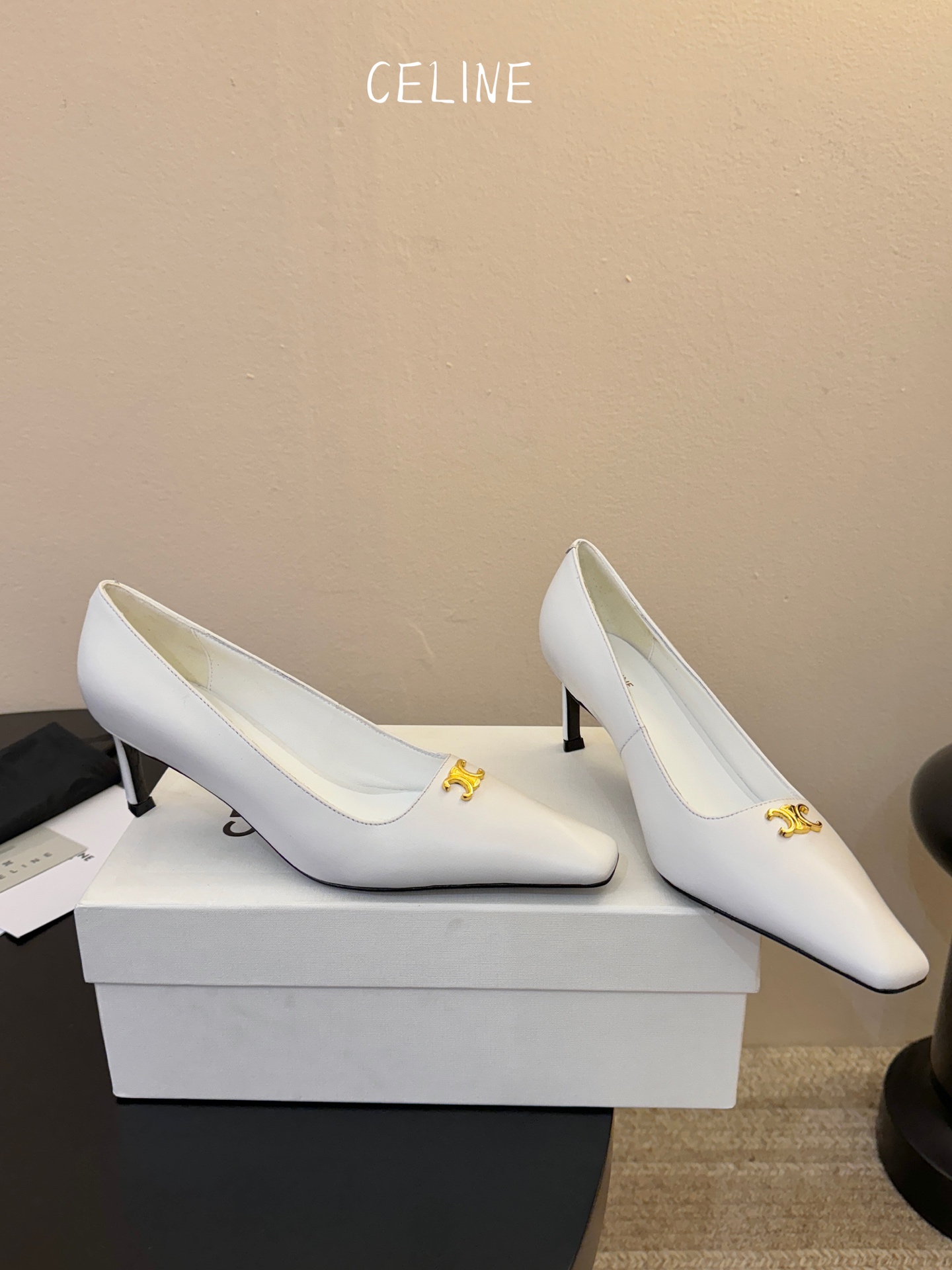 CELINE思琳2026春夏最新凯旋门走秀款 时装鞋 超多网红时尚博主种草 高级感舒适，配女神们的半身裙