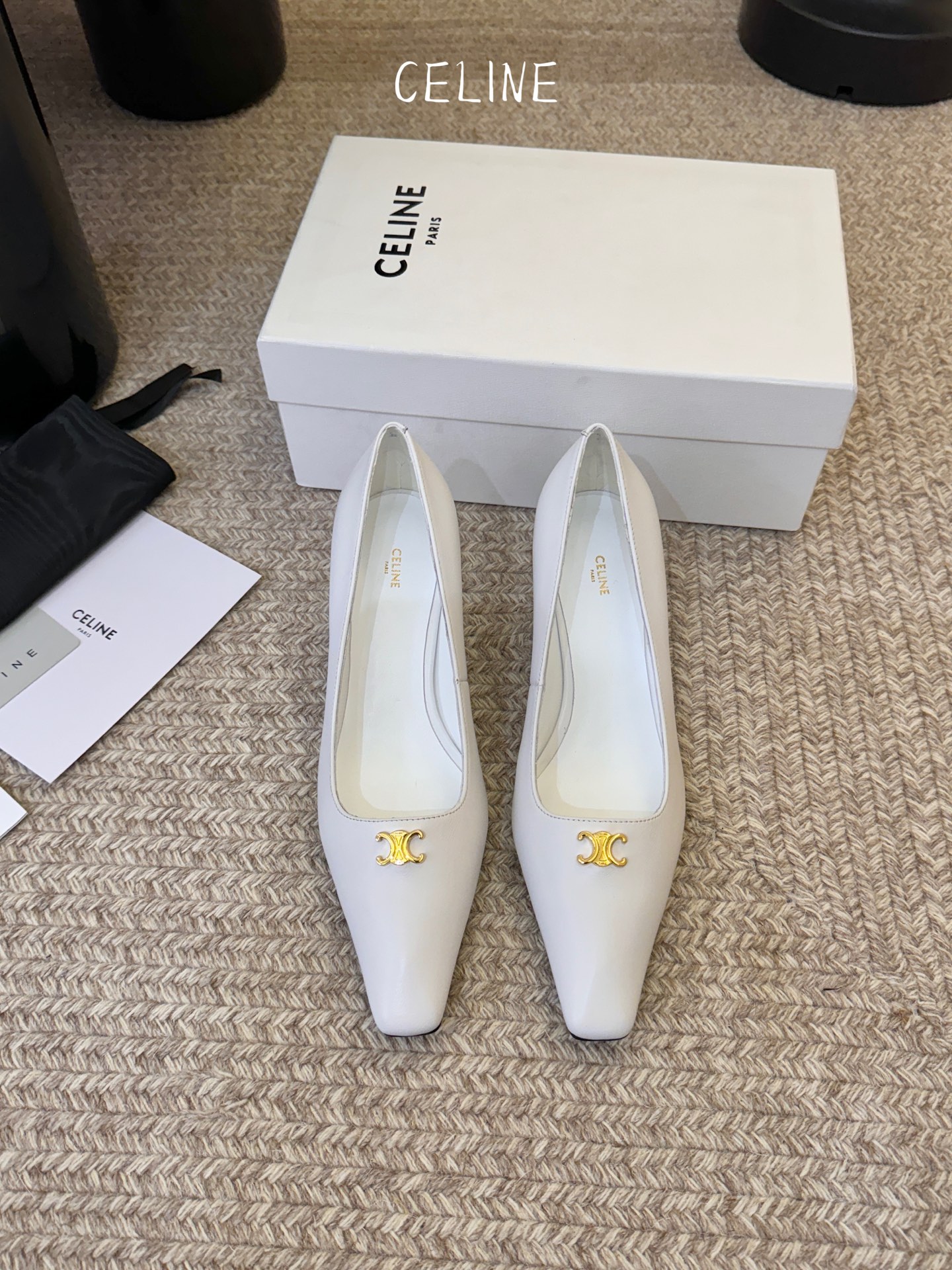 CELINE思琳2026春夏最新凯旋门走秀款 时装鞋 超多网红时尚博主种草 高级感舒适，配女神们的半身裙