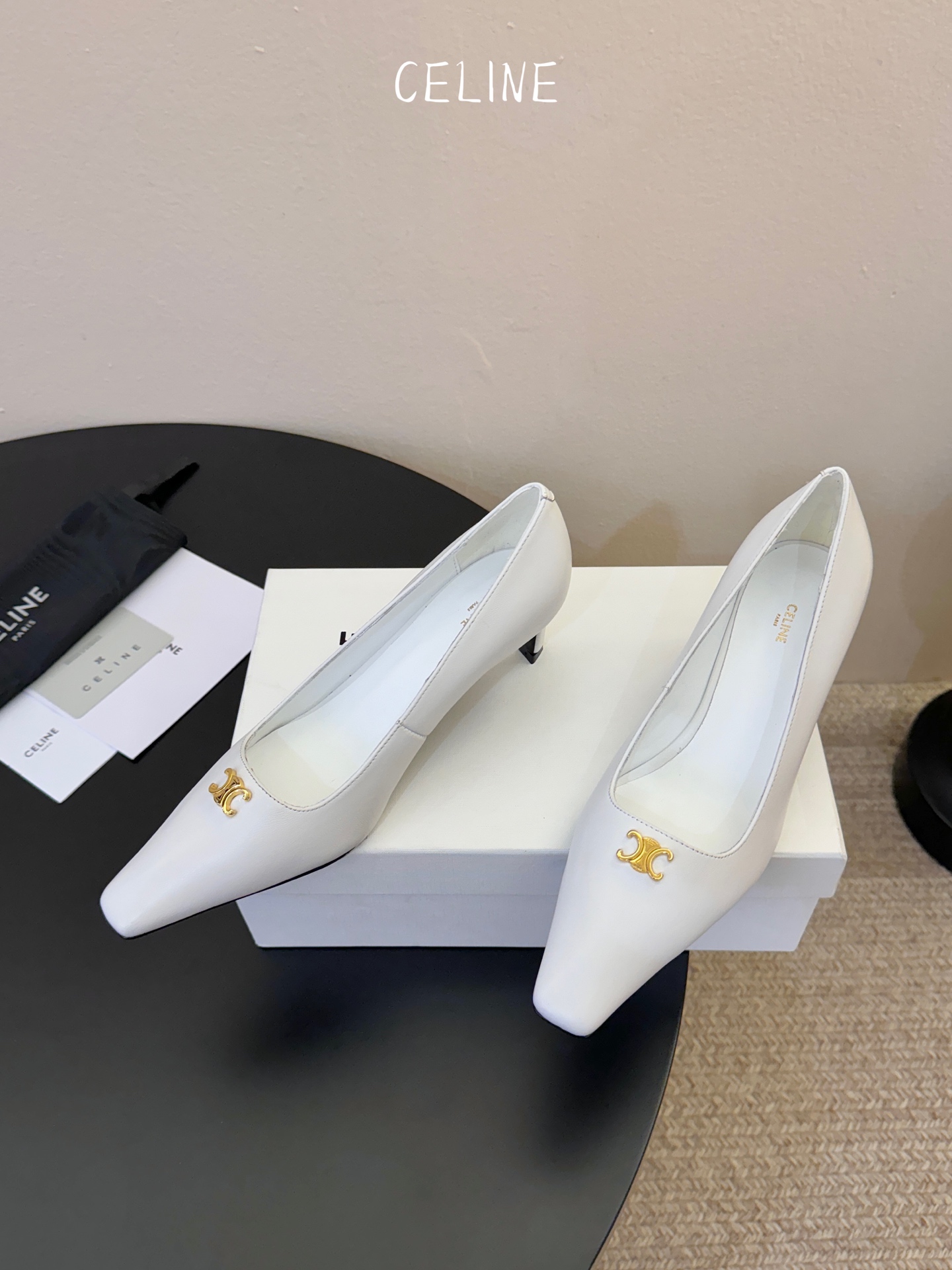 CELINE思琳2026春夏最新凯旋门走秀款 时装鞋 超多网红时尚博主种草 高级感舒适，配女神们的半身裙