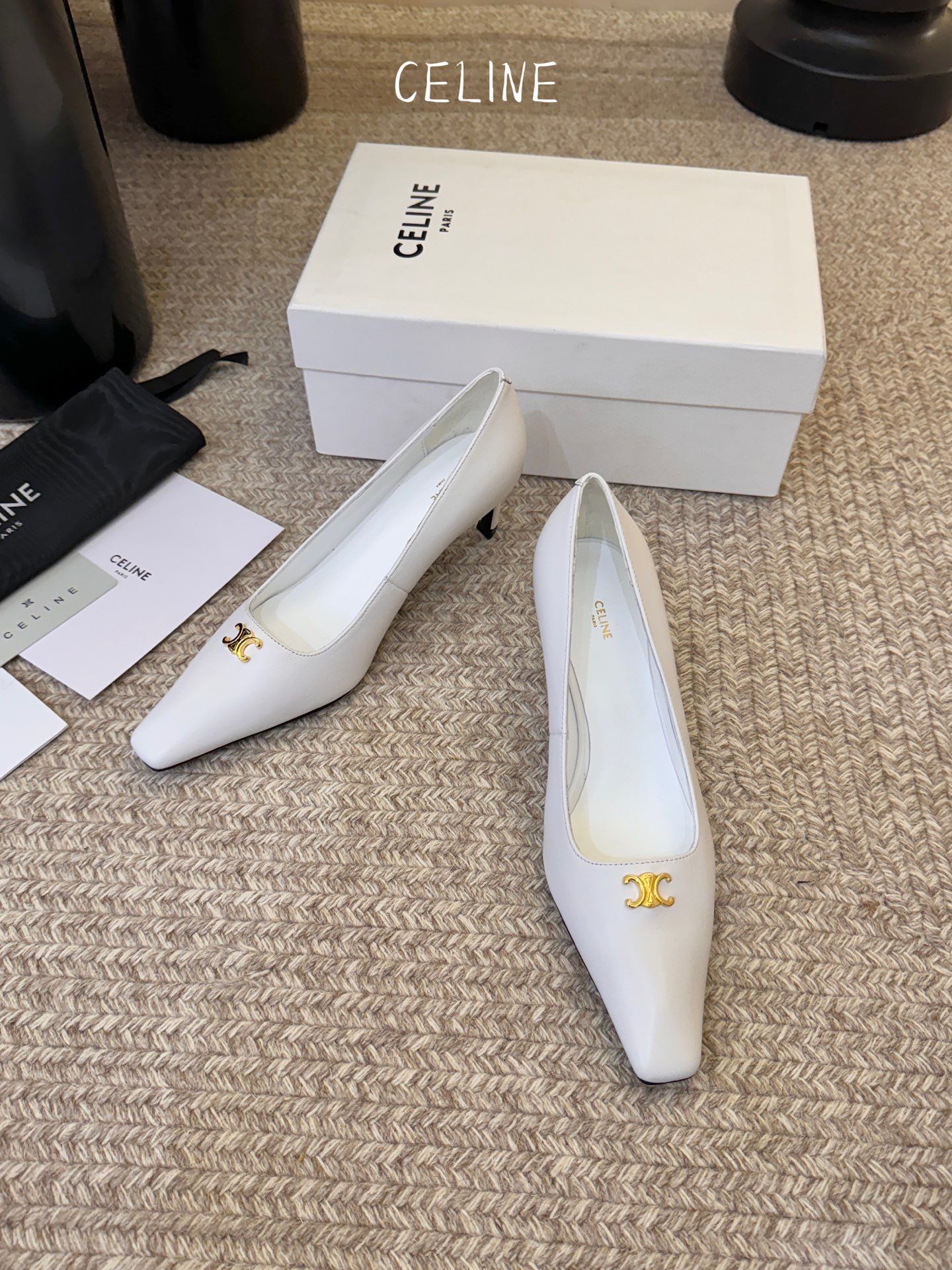 CELINE思琳2026春夏最新凯旋门走秀款 时装鞋 超多网红时尚博主种草 高级感舒适，配女神们的半身裙