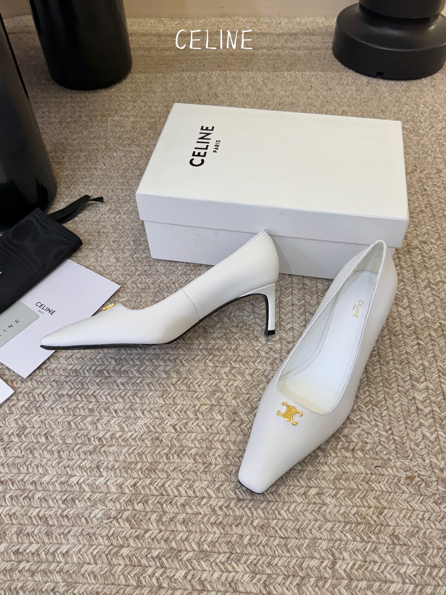 CELINE思琳2026春夏最新凯旋门走秀款 时装鞋 超多网红时尚博主种草 高级感舒适，配女神们的半身裙