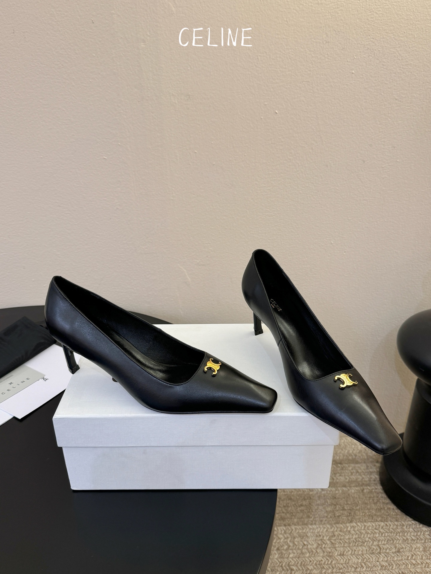 CELINE思琳2026春夏最新凯旋门走秀款 时装鞋 超多网红时尚博主种草 高级感舒适，配女神们的半身裙