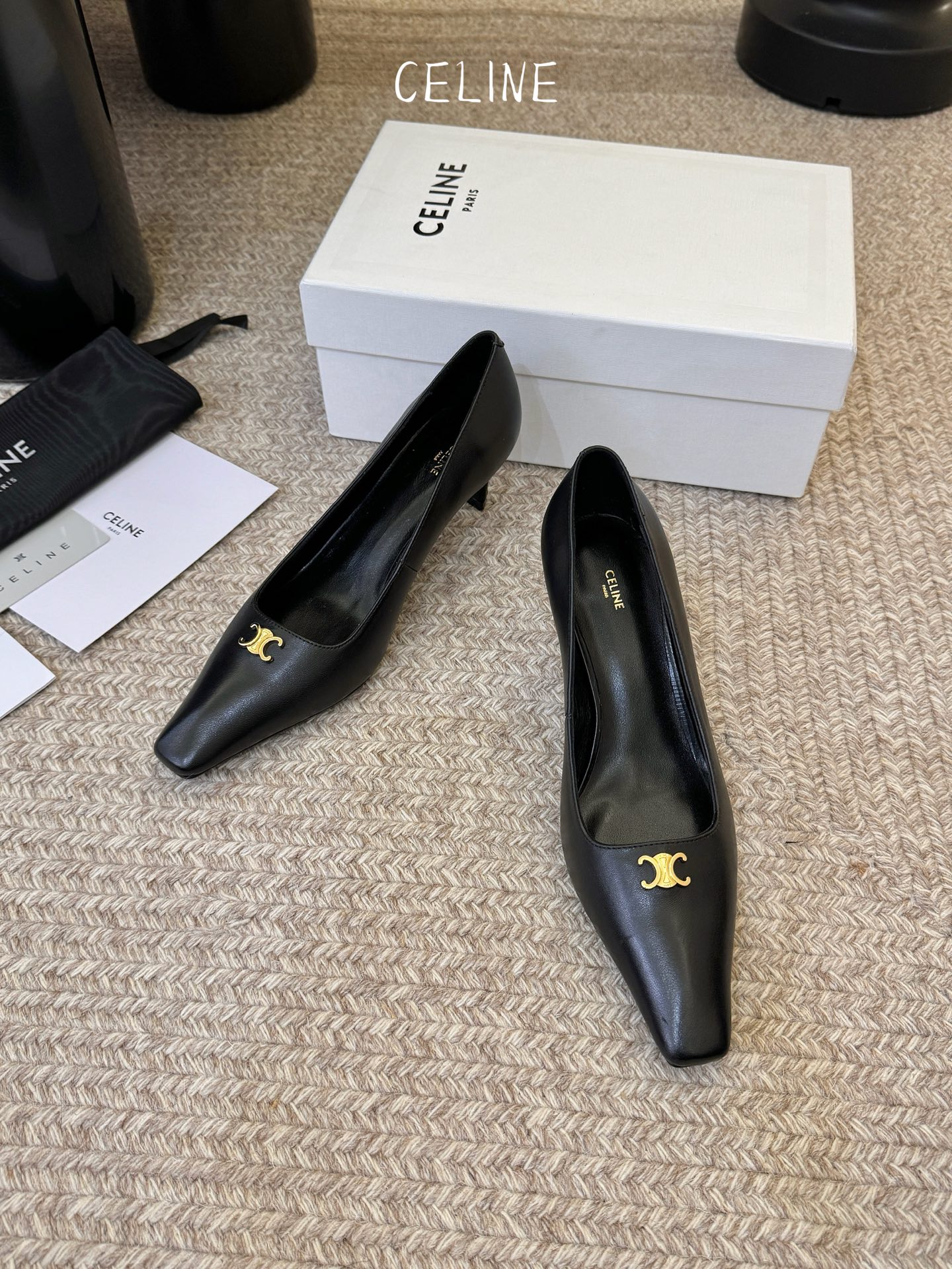 CELINE思琳2026春夏最新凯旋门走秀款 时装鞋 超多网红时尚博主种草 高级感舒适，配女神们的半身裙