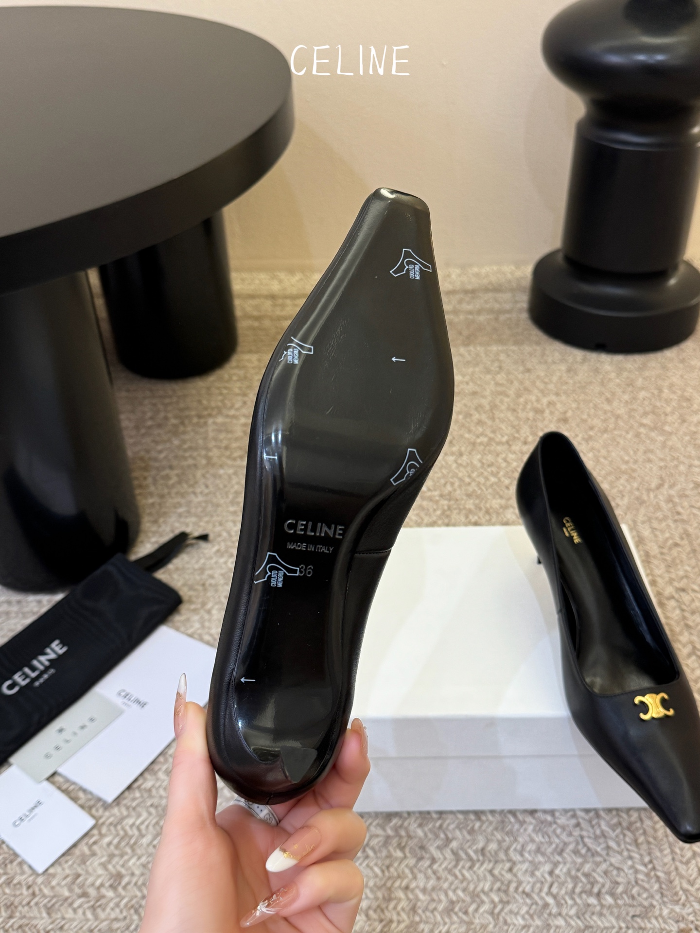 CELINE思琳2026春夏最新凯旋门走秀款 时装鞋 超多网红时尚博主种草 高级感舒适，配女神们的半身裙