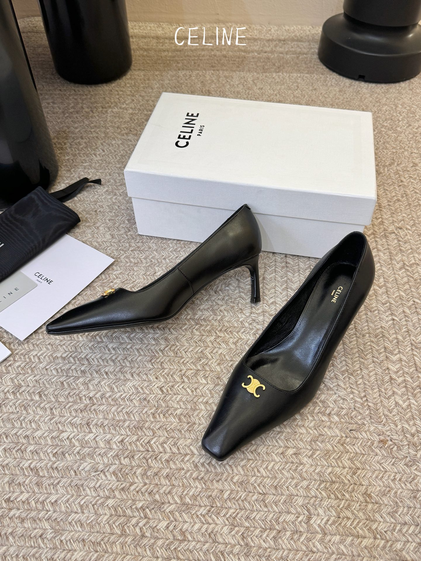 CELINE思琳2026春夏最新凯旋门走秀款 时装鞋 超多网红时尚博主种草 高级感舒适，配女神们的半身裙