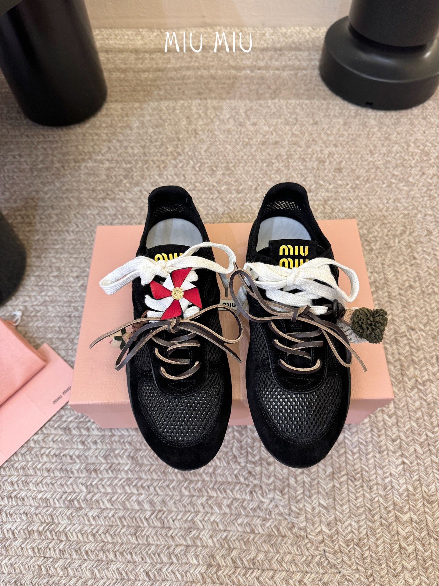MiuMiu缪缪春夏最新走秀款薄底鞋 休闲鞋 超多明星网红种草 国内外博主刷爆的一款 小红书种草系列 复