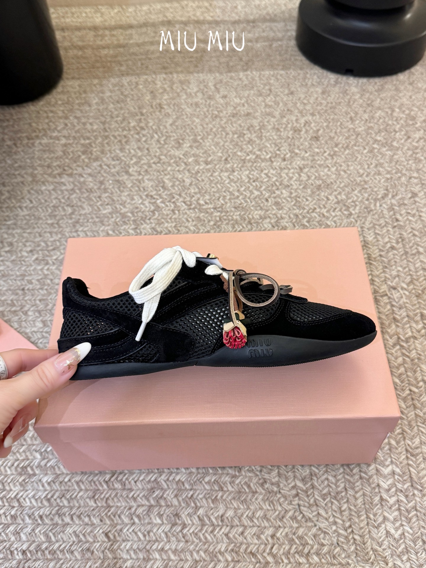 MiuMiu缪缪春夏最新走秀款薄底鞋 休闲鞋 超多明星网红种草 国内外博主刷爆的一款 小红书种草系列 复