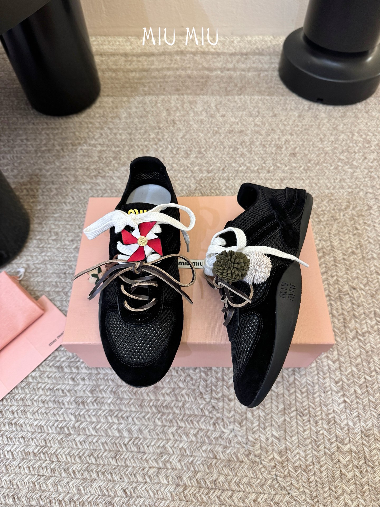MiuMiu缪缪春夏最新走秀款薄底鞋 休闲鞋 超多明星网红种草 国内外博主刷爆的一款 小红书种草系列 复