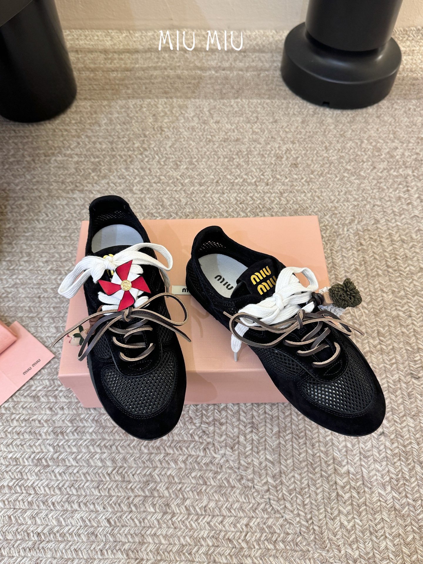 MiuMiu缪缪春夏最新走秀款薄底鞋 休闲鞋 超多明星网红种草 国内外博主刷爆的一款 小红书种草系列 复