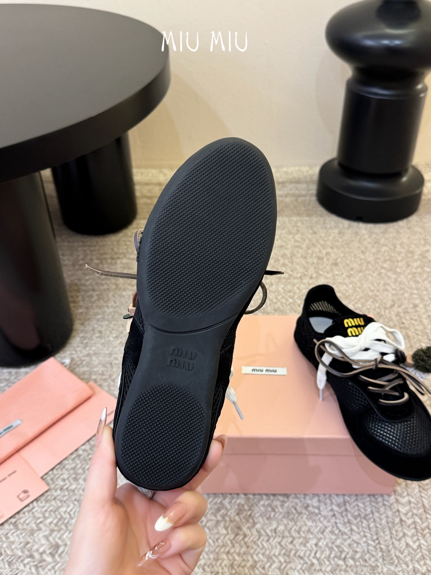 MiuMiu缪缪春夏最新走秀款薄底鞋 休闲鞋 超多明星网红种草 国内外博主刷爆的一款 小红书种草系列 复