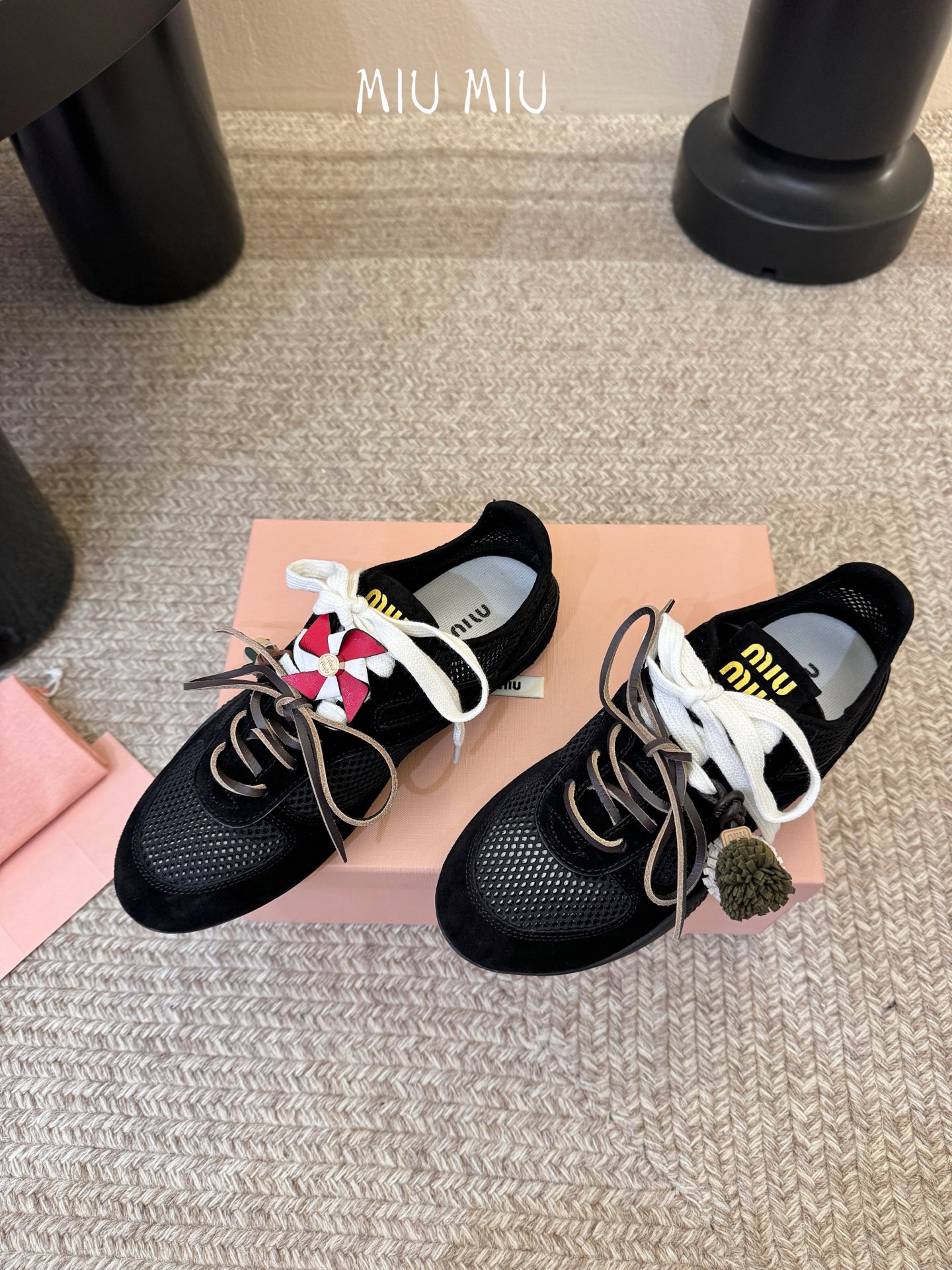 MiuMiu缪缪春夏最新走秀款薄底鞋 休闲鞋 超多明星网红种草 国内外博主刷爆的一款 小红书种草系列 复