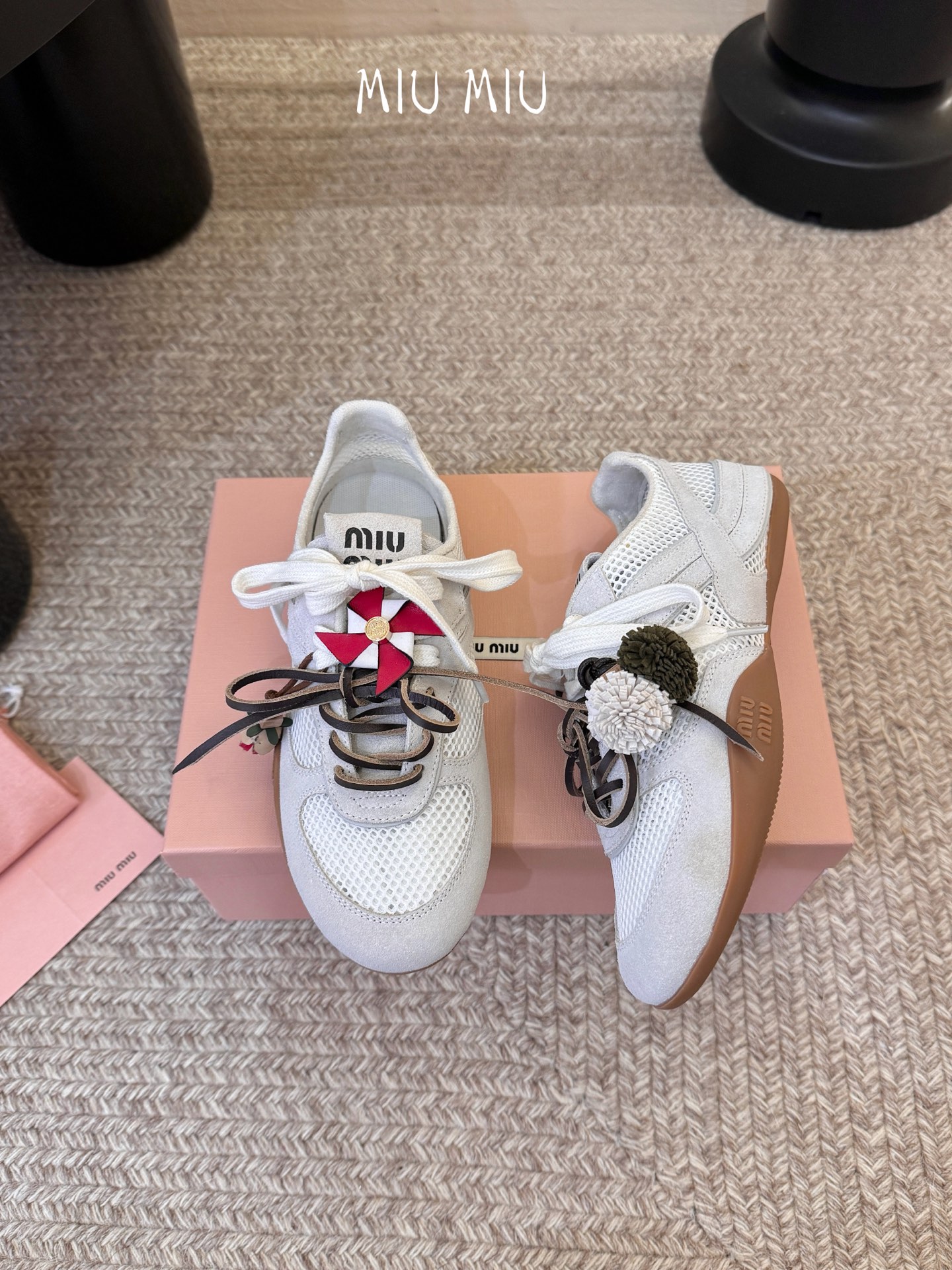 MiuMiu缪缪春夏最新走秀款薄底鞋 休闲鞋 超多明星网红种草 国内外博主刷爆的一款 小红书种草系列 复