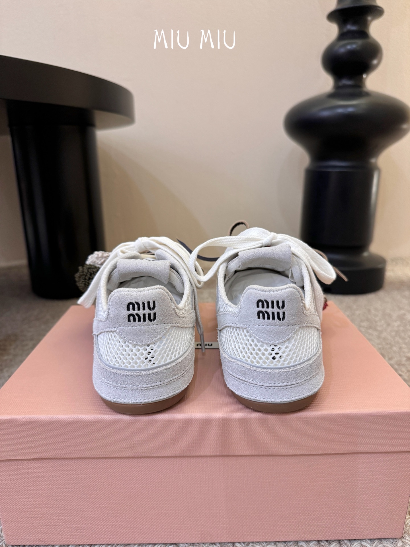 MiuMiu缪缪春夏最新走秀款薄底鞋 休闲鞋 超多明星网红种草 国内外博主刷爆的一款 小红书种草系列 复