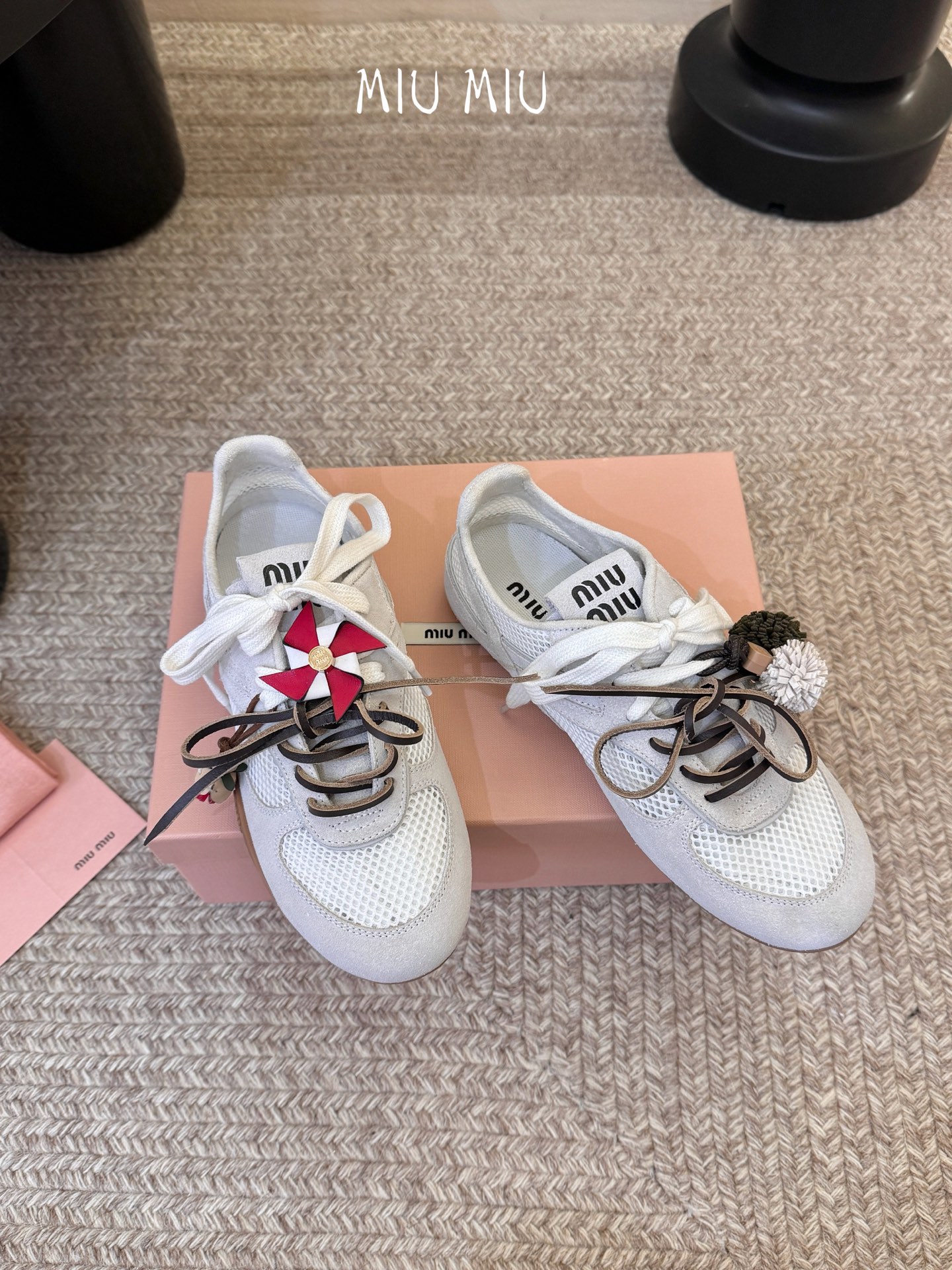 MiuMiu缪缪春夏最新走秀款薄底鞋 休闲鞋 超多明星网红种草 国内外博主刷爆的一款 小红书种草系列 复