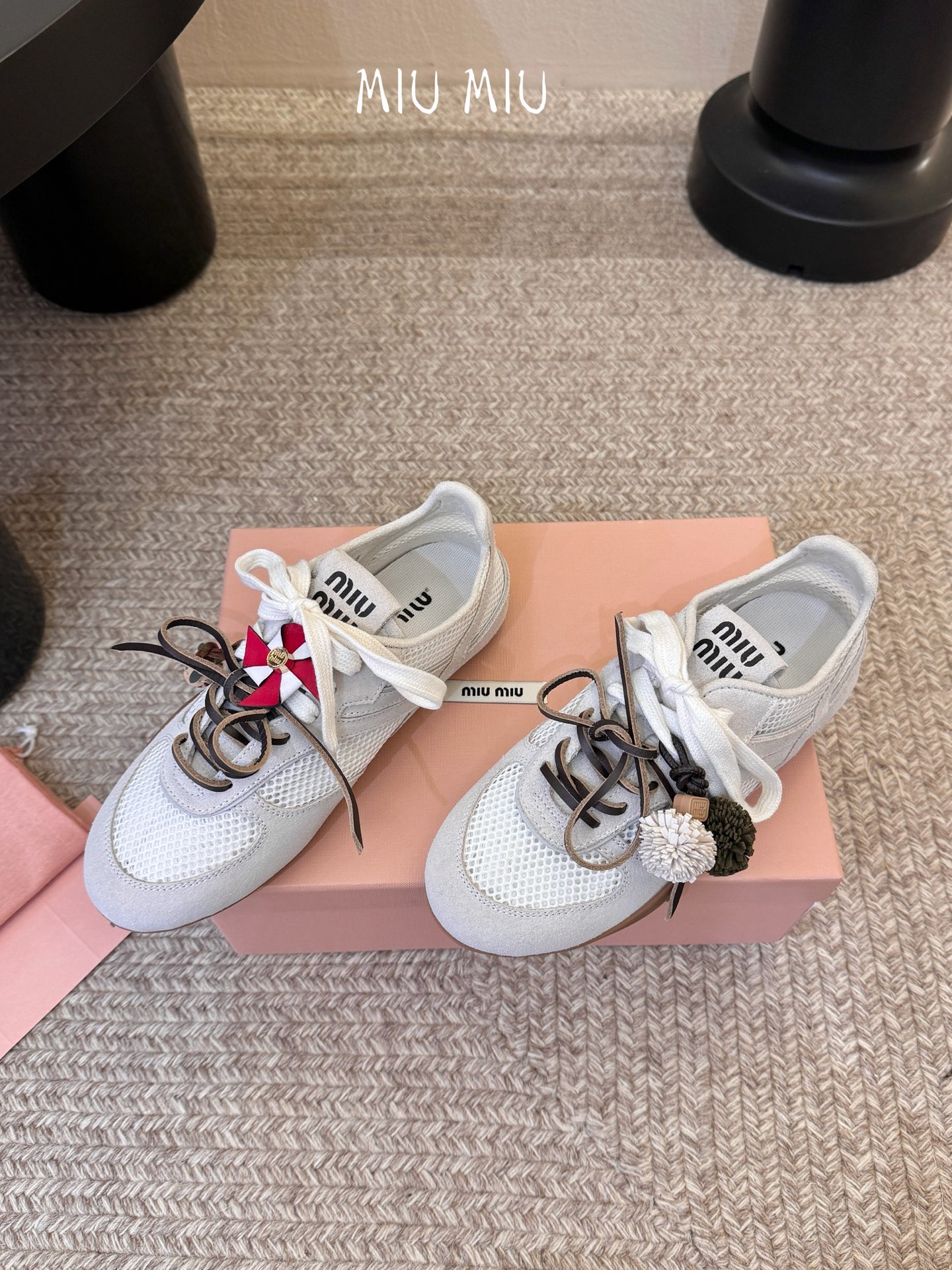 MiuMiu缪缪春夏最新走秀款薄底鞋 休闲鞋 超多明星网红种草 国内外博主刷爆的一款 小红书种草系列 复