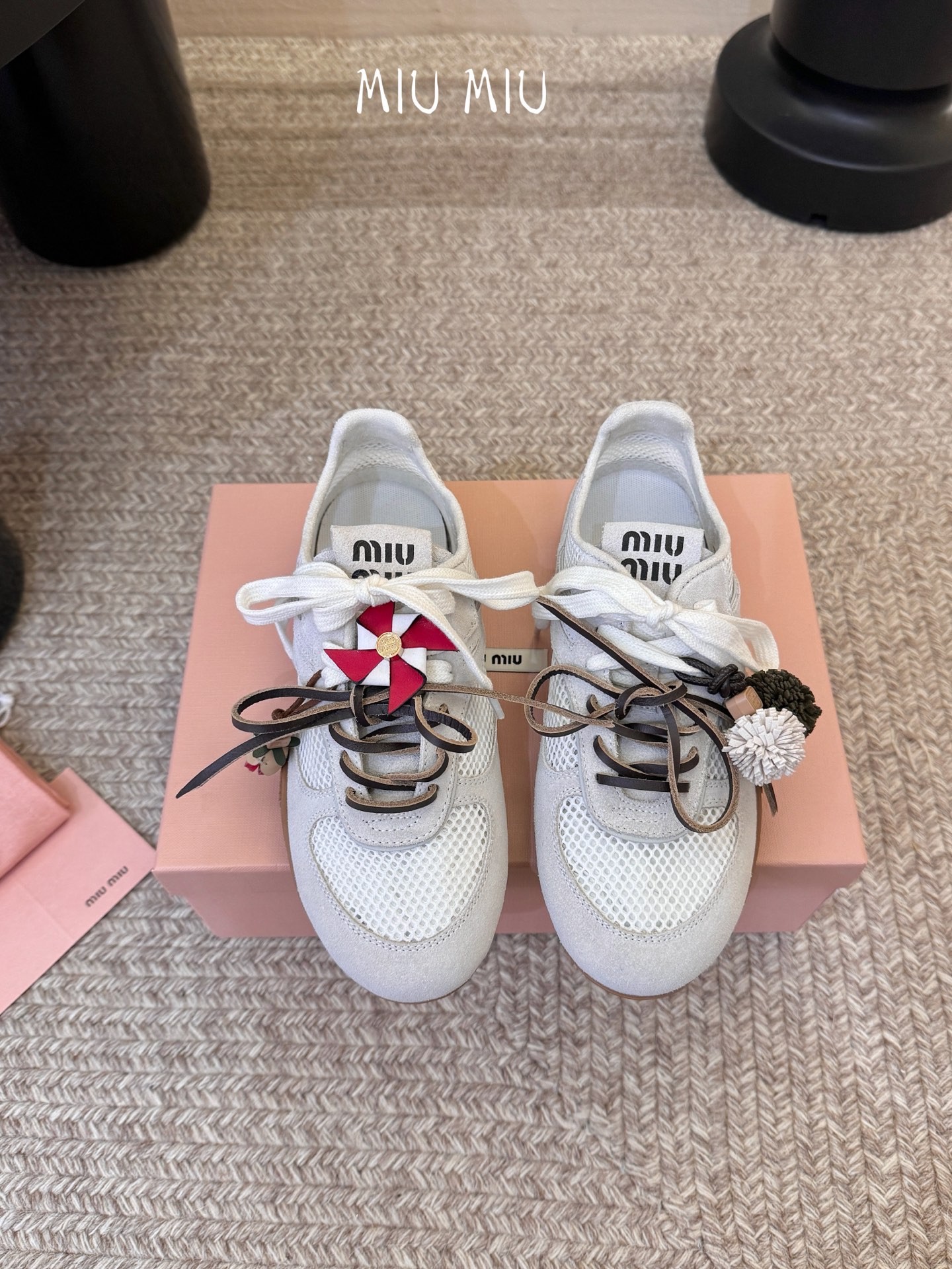 MiuMiu缪缪春夏最新走秀款薄底鞋 休闲鞋 超多明星网红种草 国内外博主刷爆的一款 小红书种草系列 复