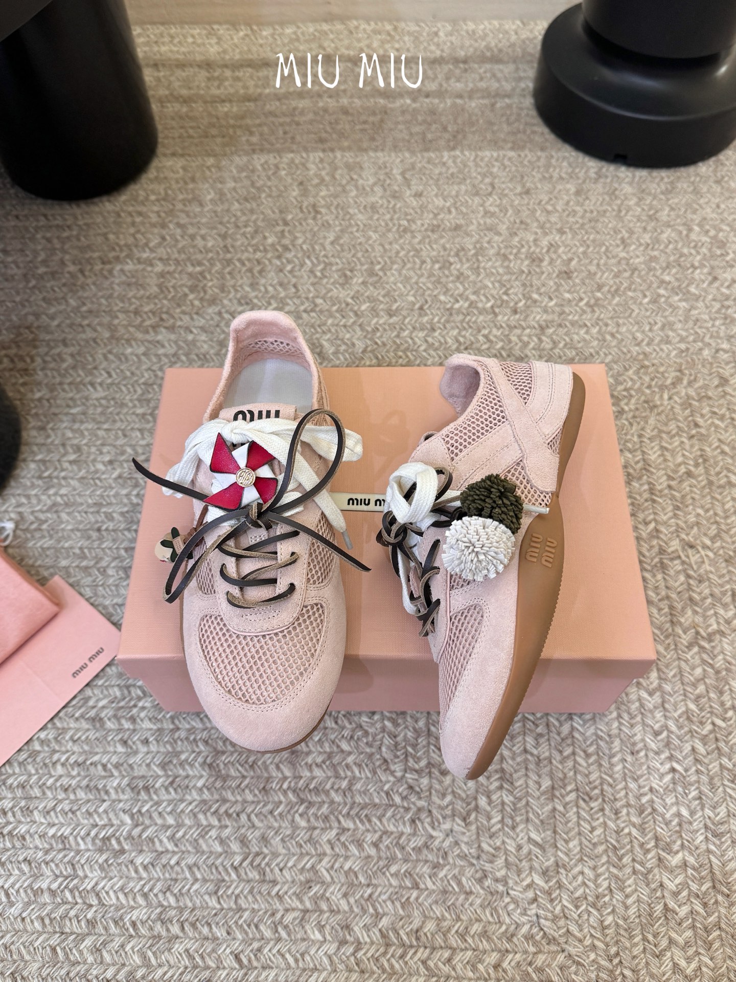 MiuMiu缪缪春夏最新走秀款薄底鞋 休闲鞋 超多明星网红种草 国内外博主刷爆的一款 小红书种草系列 复