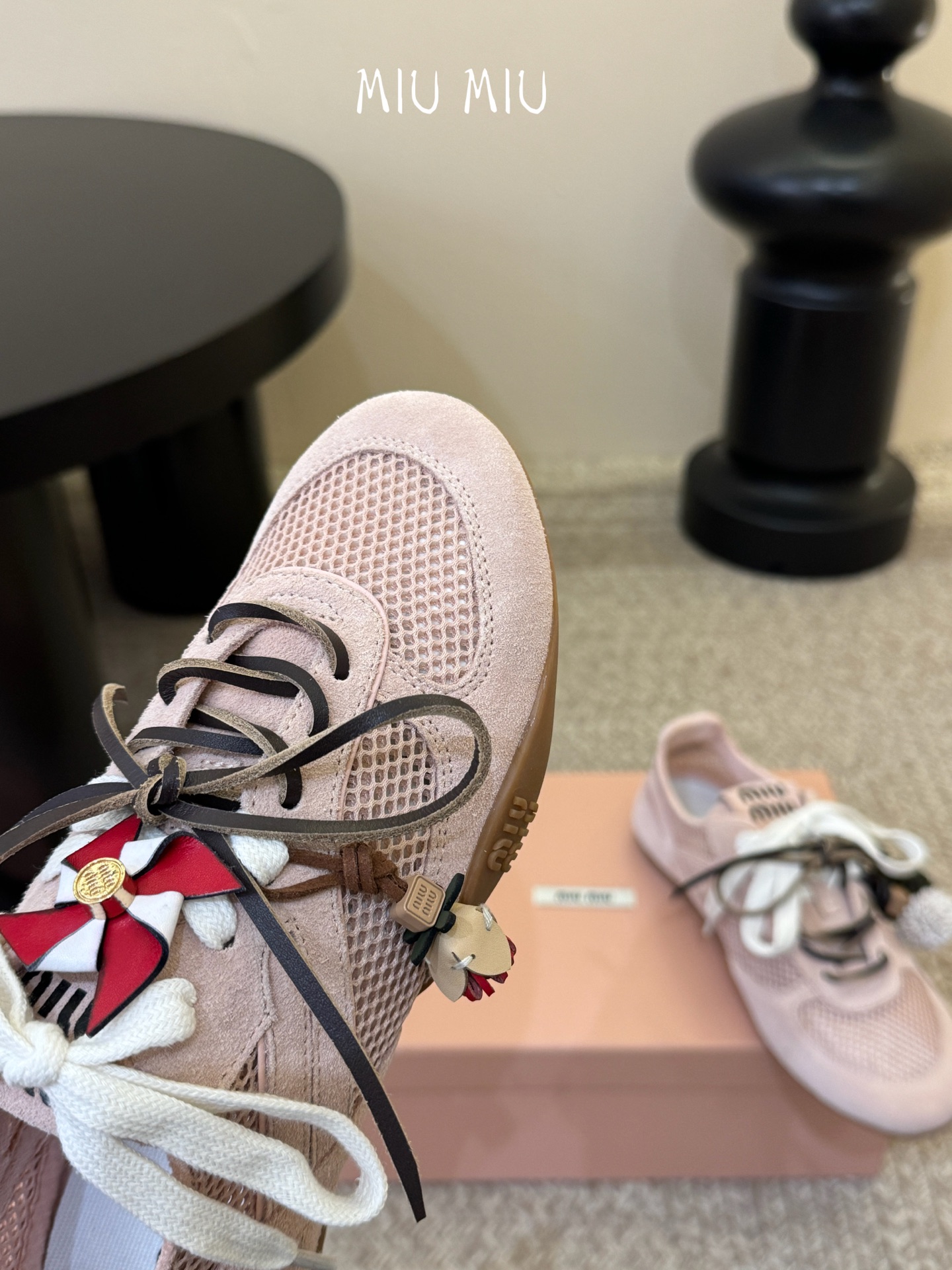 MiuMiu缪缪春夏最新走秀款薄底鞋 休闲鞋 超多明星网红种草 国内外博主刷爆的一款 小红书种草系列 复