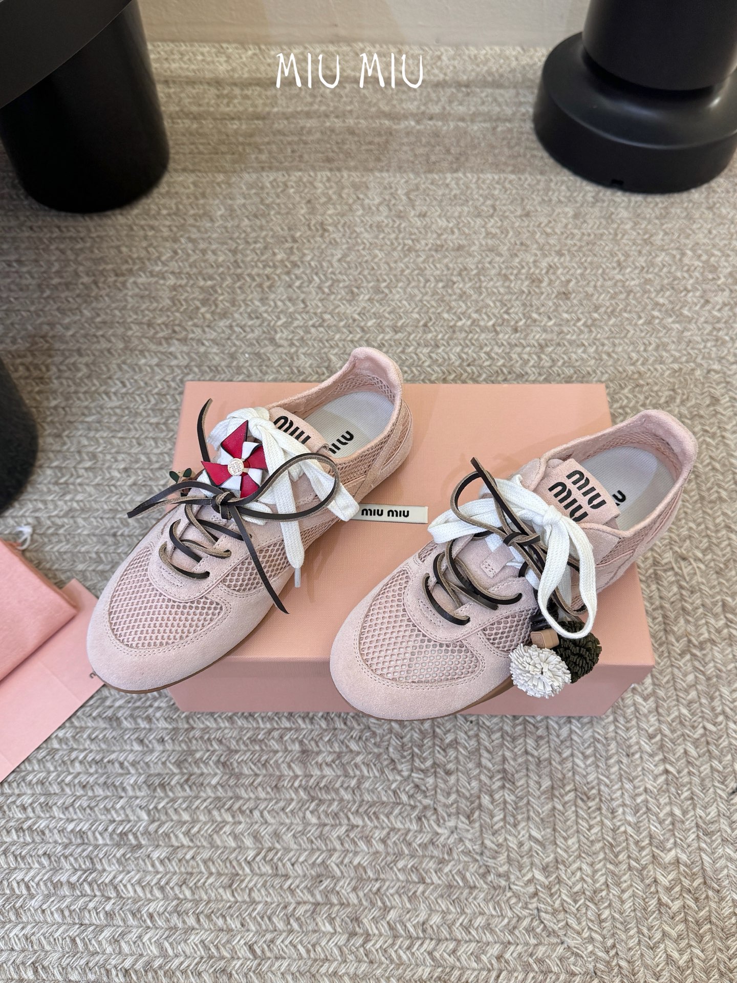 MiuMiu缪缪春夏最新走秀款薄底鞋 休闲鞋 超多明星网红种草 国内外博主刷爆的一款 小红书种草系列 复