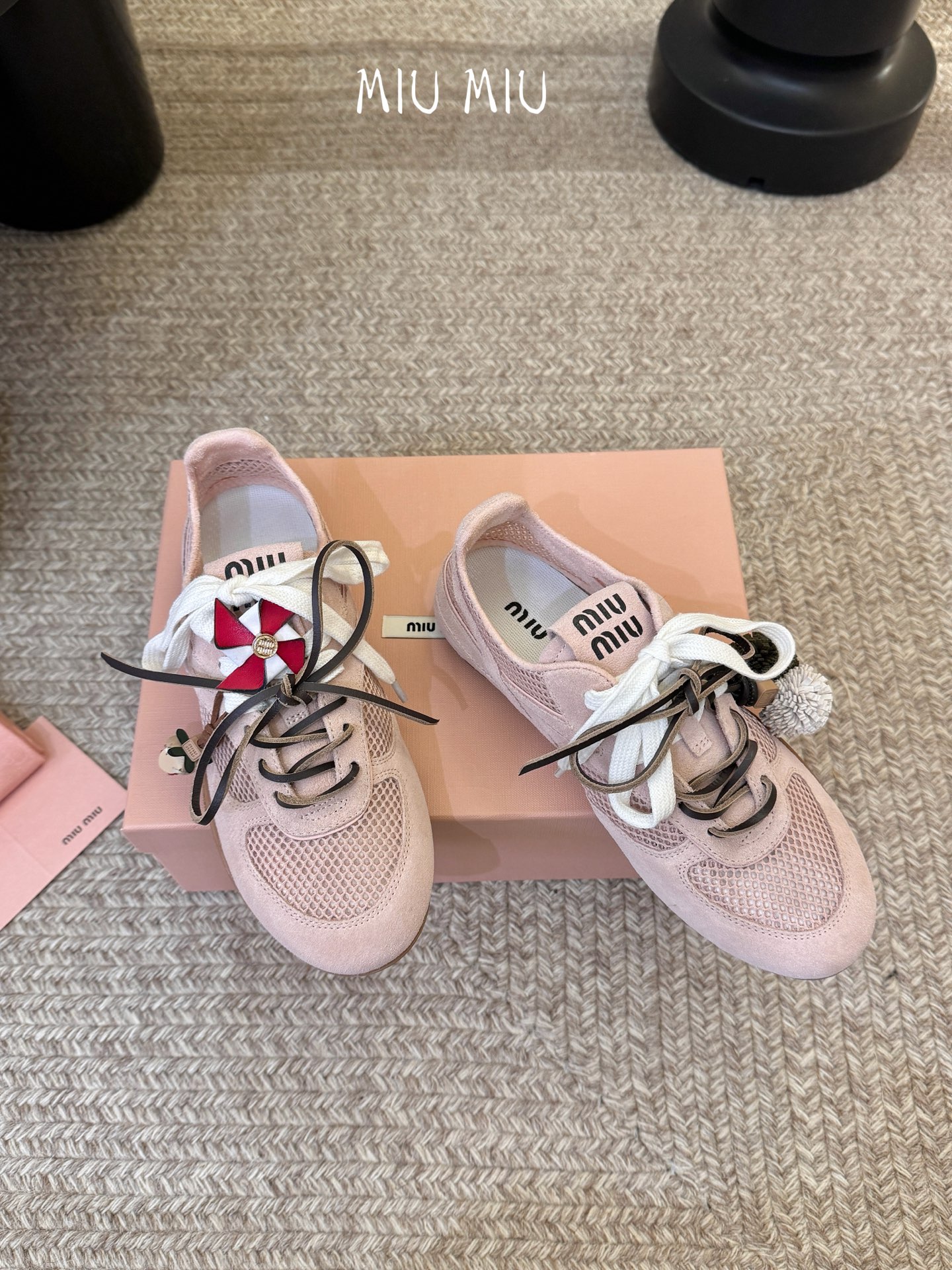 MiuMiu缪缪春夏最新走秀款薄底鞋 休闲鞋 超多明星网红种草 国内外博主刷爆的一款 小红书种草系列 复