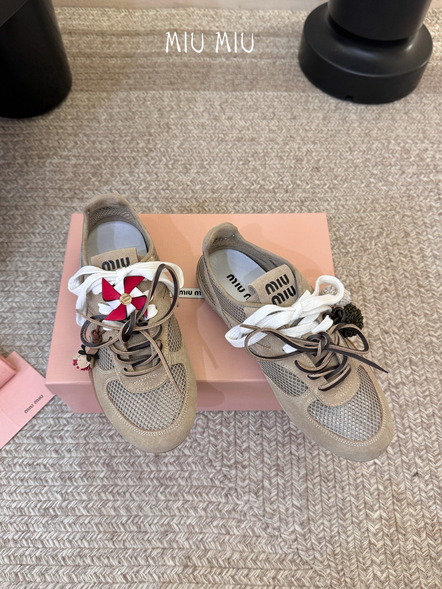 MiuMiu缪缪春夏最新走秀款薄底鞋 休闲鞋 超多明星网红种草 国内外博主刷爆的一款 小红书种草系列 复