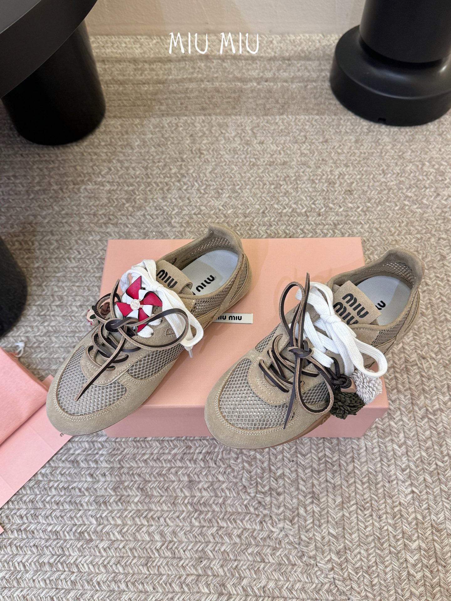 MiuMiu缪缪春夏最新走秀款薄底鞋 休闲鞋 超多明星网红种草 国内外博主刷爆的一款 小红书种草系列 复