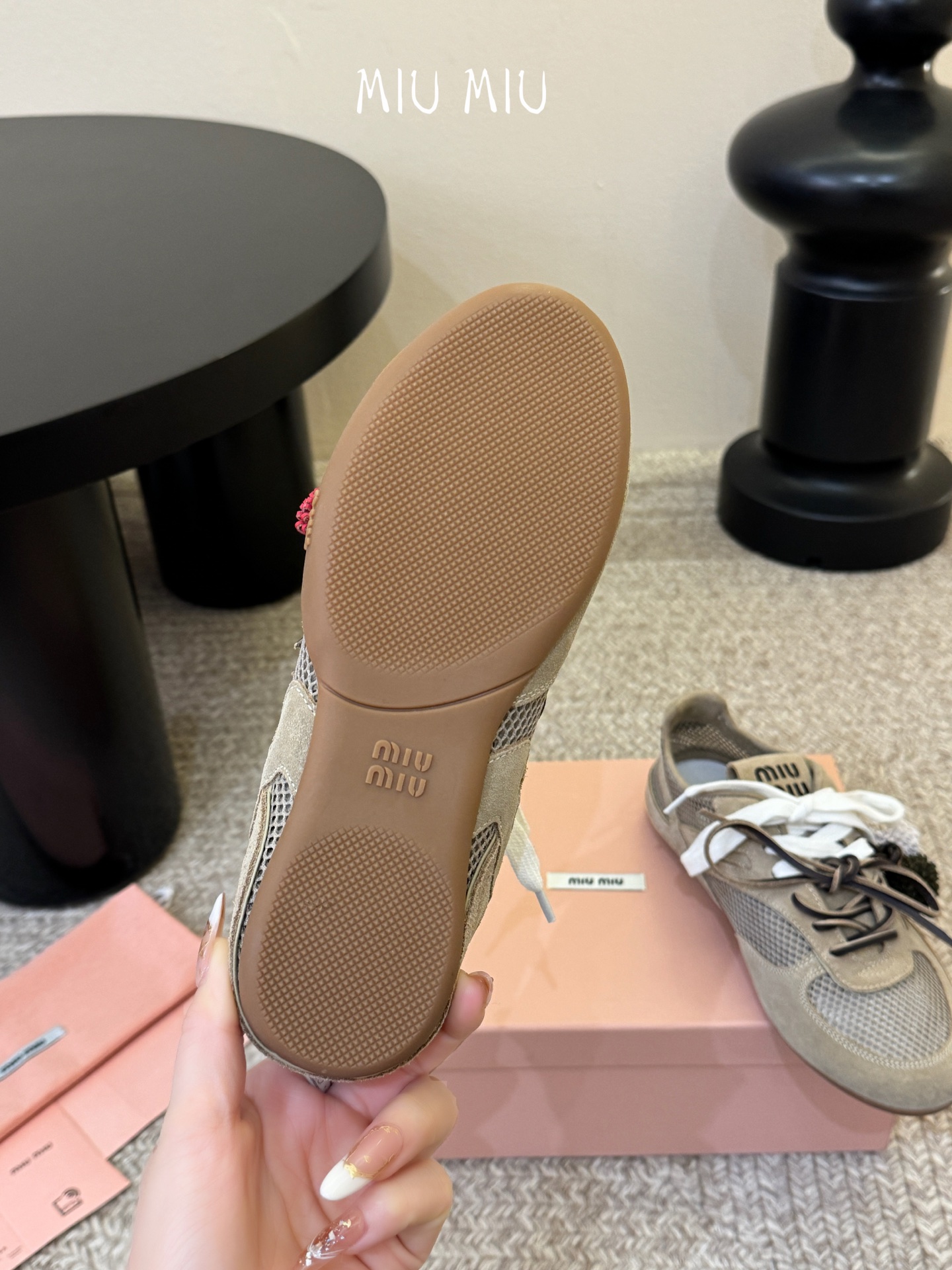 MiuMiu缪缪春夏最新走秀款薄底鞋 休闲鞋 超多明星网红种草 国内外博主刷爆的一款 小红书种草系列 复