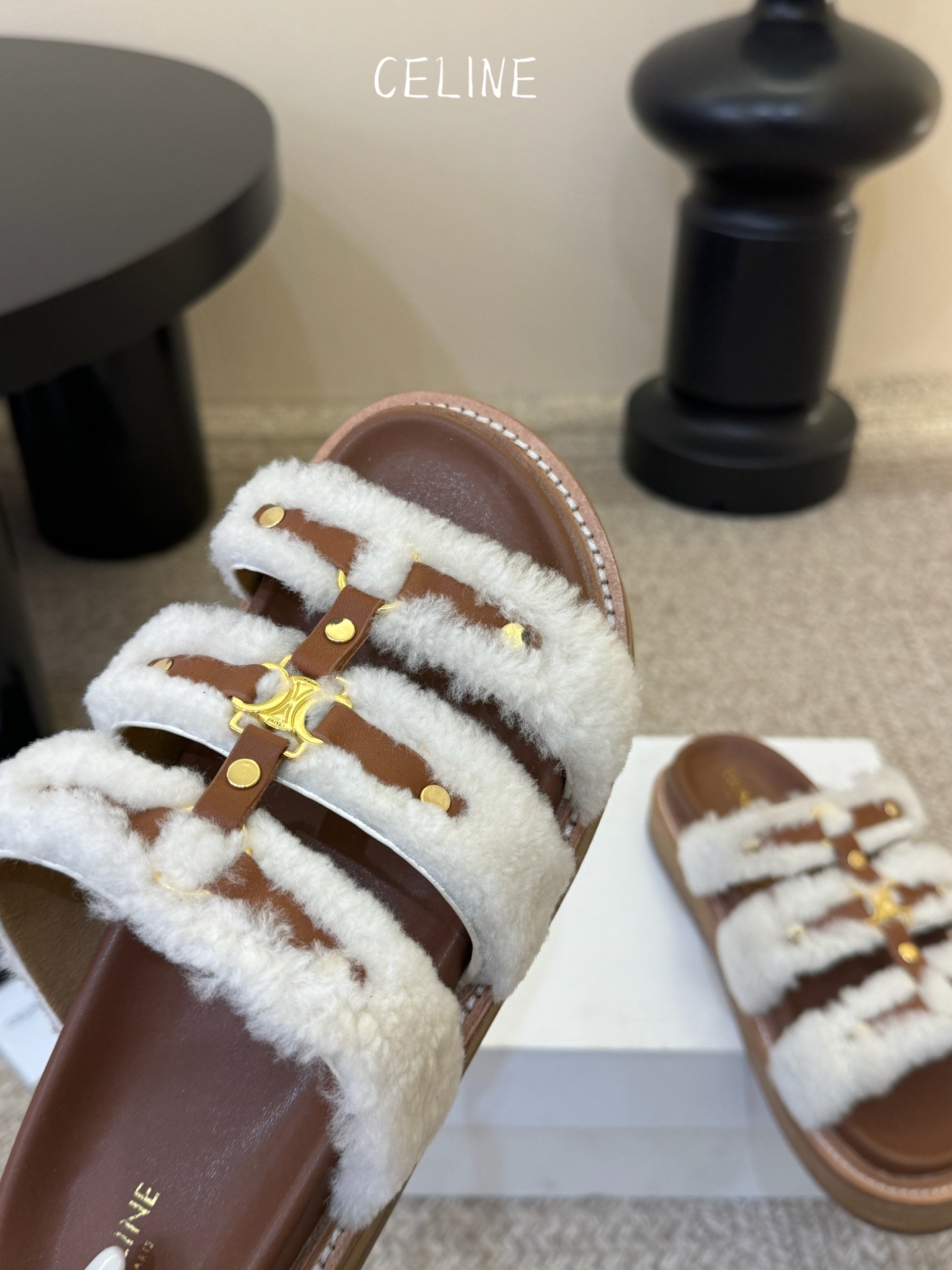 CELINE塞琳 春夏新款凯旋门英伦风平底微标凉鞋拖鞋🔝简约大气时髦👍耐看不过时😍是时尚圈永不退潮的经典