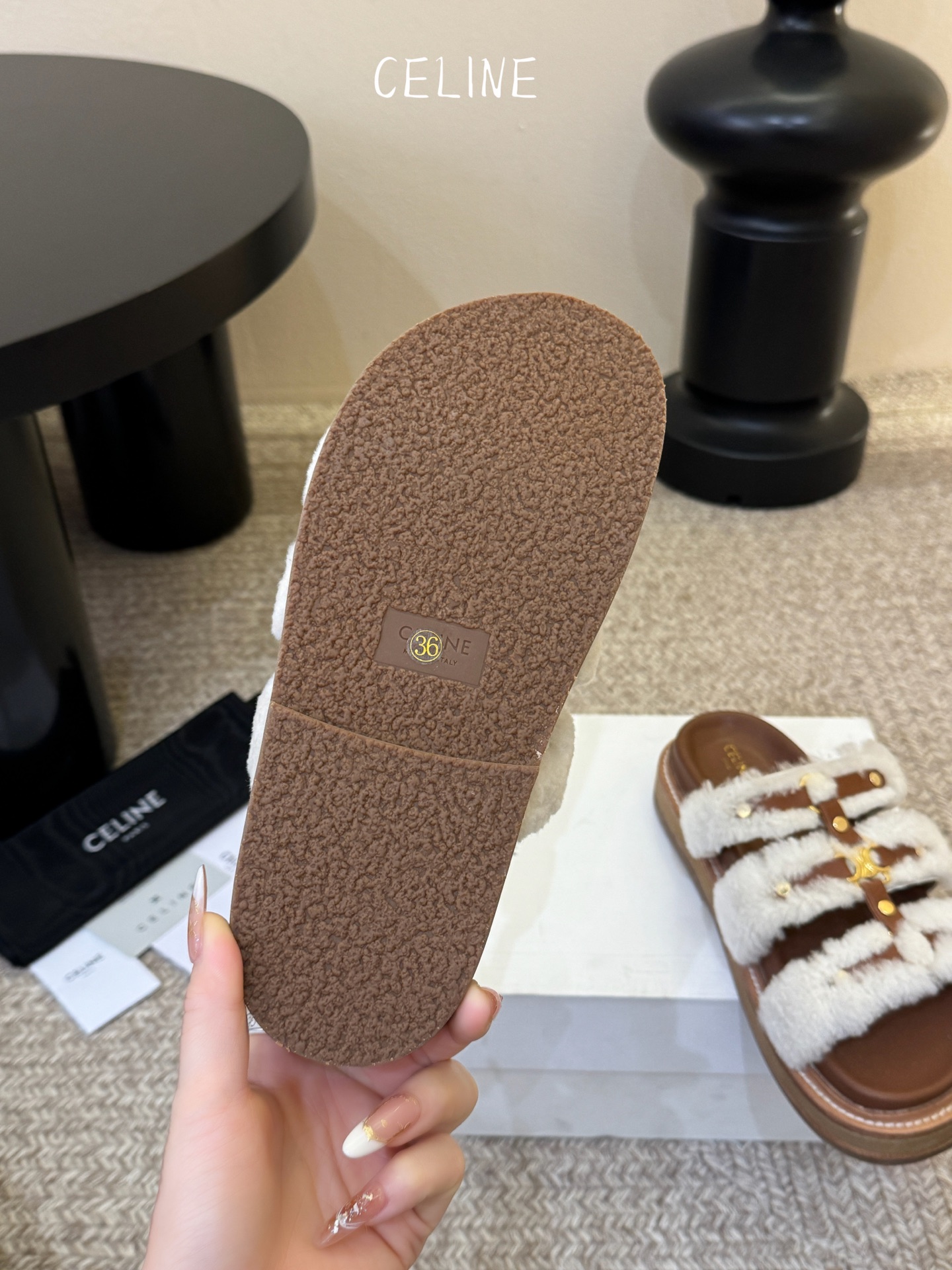 CELINE塞琳 春夏新款凯旋门英伦风平底微标凉鞋拖鞋🔝简约大气时髦👍耐看不过时😍是时尚圈永不退潮的经典