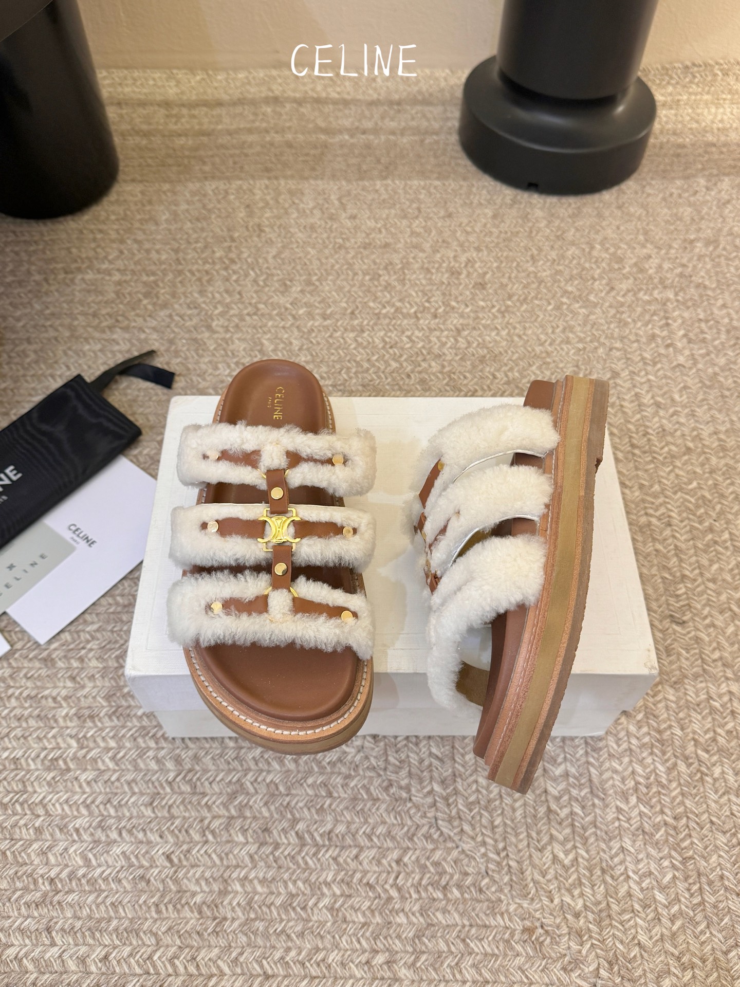 CELINE塞琳 春夏新款凯旋门英伦风平底微标凉鞋拖鞋🔝简约大气时髦👍耐看不过时😍是时尚圈永不退潮的经典