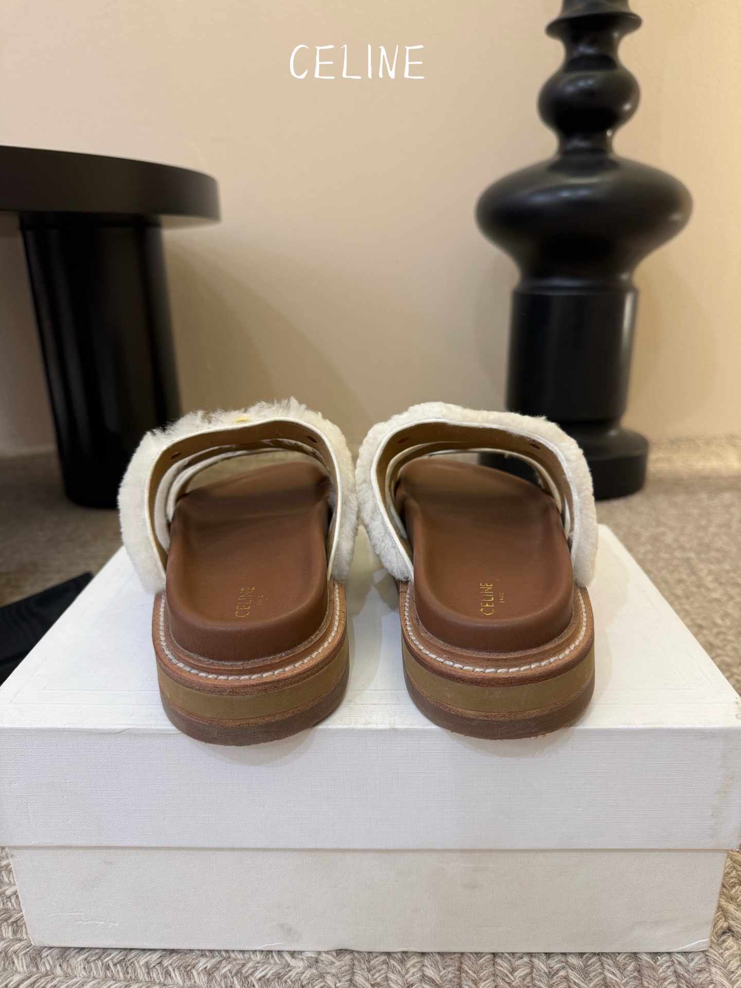 CELINE塞琳 春夏新款凯旋门英伦风平底微标凉鞋拖鞋🔝简约大气时髦👍耐看不过时😍是时尚圈永不退潮的经典