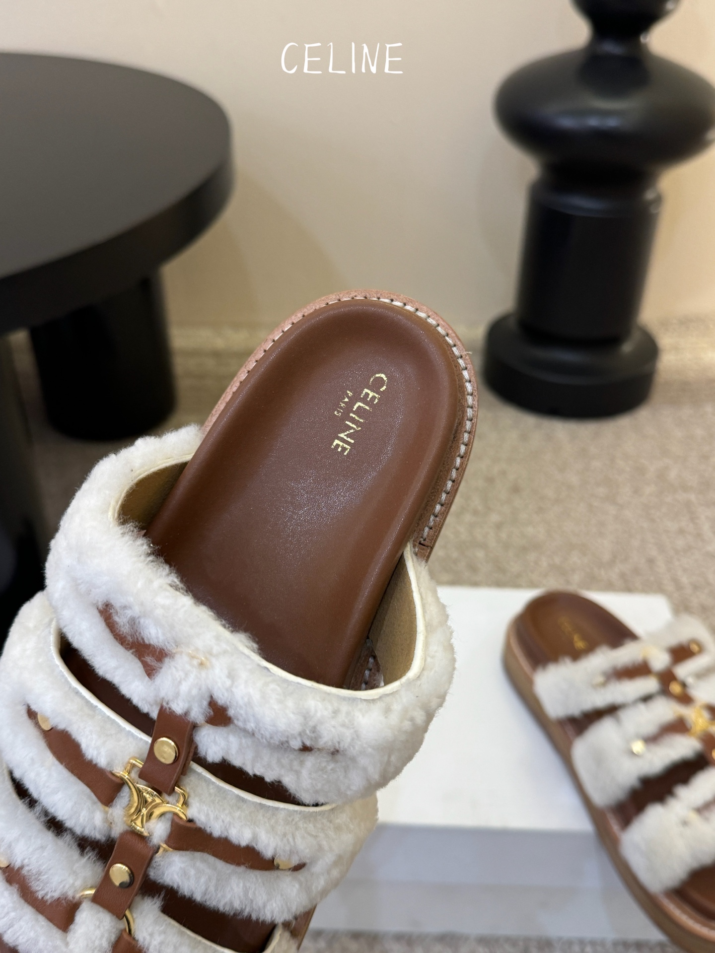 CELINE塞琳 春夏新款凯旋门英伦风平底微标凉鞋拖鞋🔝简约大气时髦👍耐看不过时😍是时尚圈永不退潮的经典