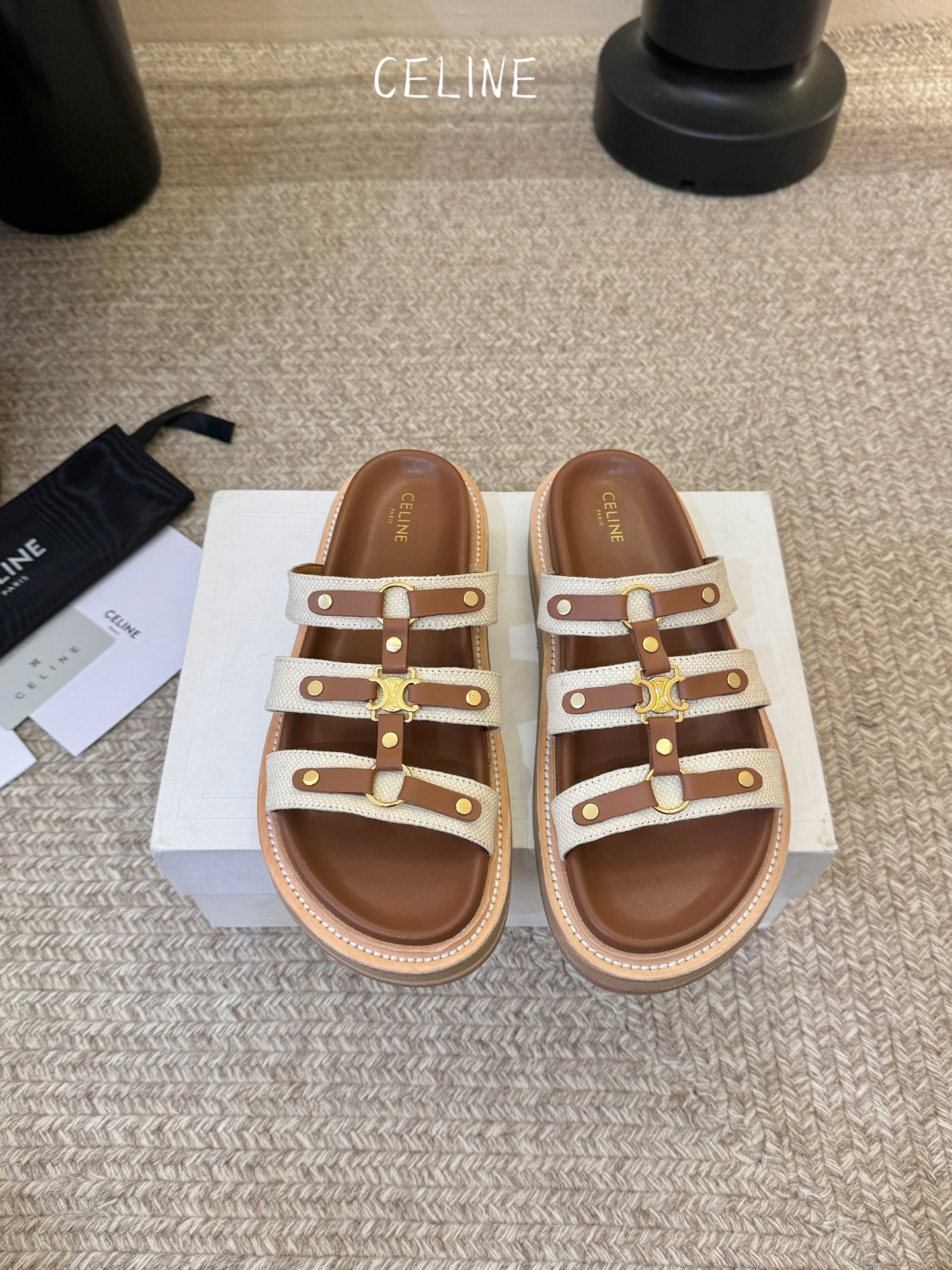 CELINE塞琳 春夏新款凯旋门英伦风平底微标凉鞋拖鞋🔝简约大气时髦👍耐看不过时😍是时尚圈永不退潮的经典