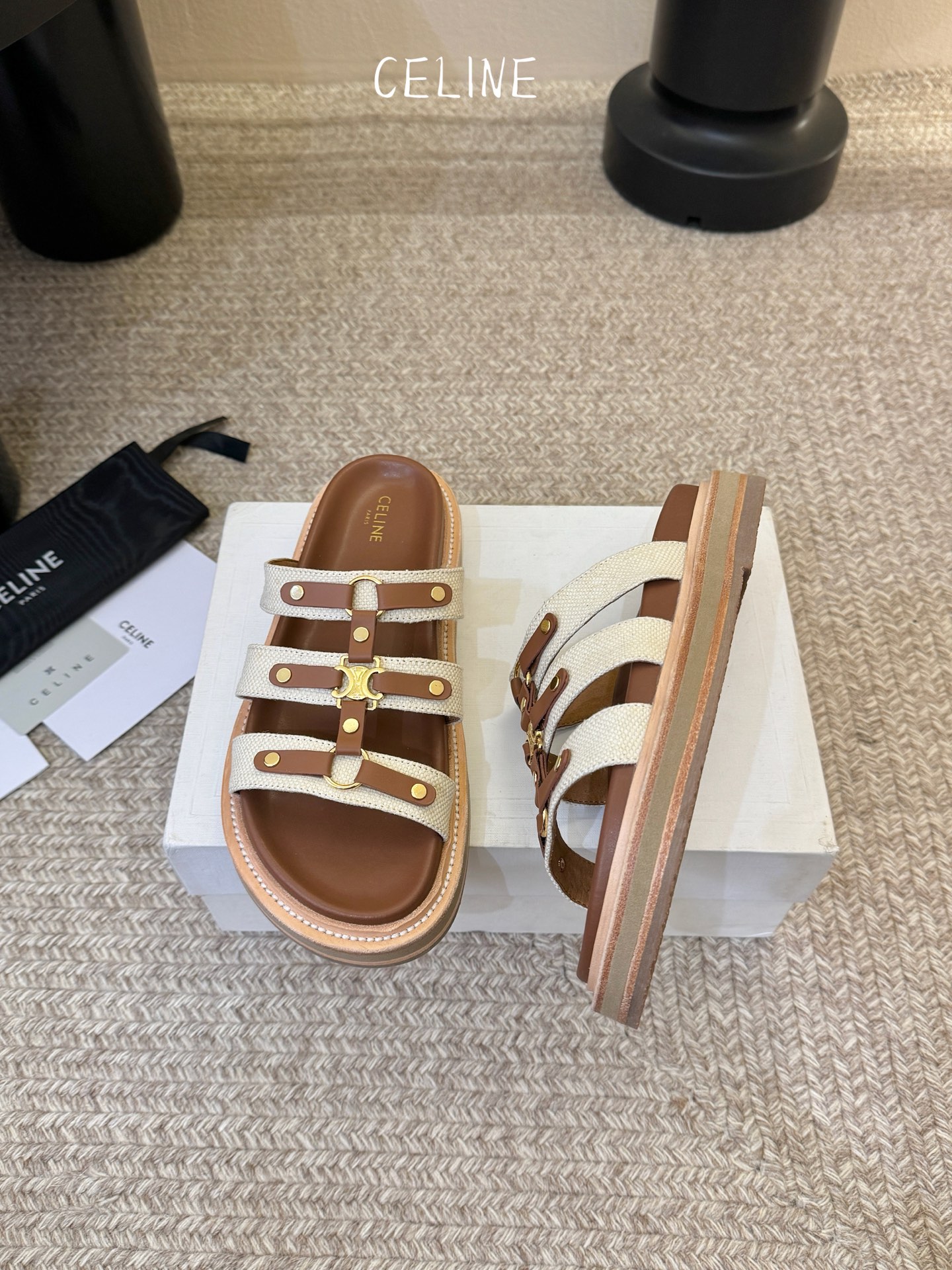 CELINE塞琳 春夏新款凯旋门英伦风平底微标凉鞋拖鞋🔝简约大气时髦👍耐看不过时😍是时尚圈永不退潮的经典