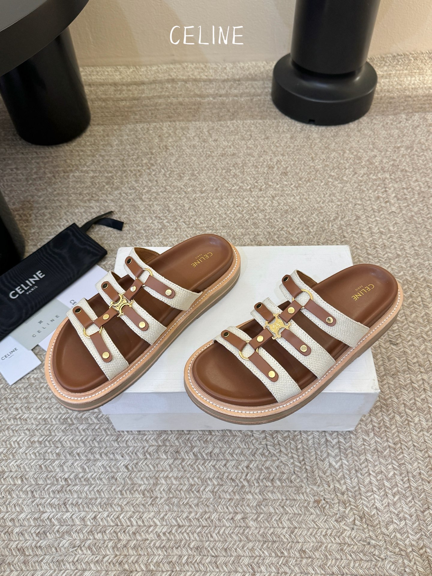 CELINE塞琳 春夏新款凯旋门英伦风平底微标凉鞋拖鞋🔝简约大气时髦👍耐看不过时😍是时尚圈永不退潮的经典