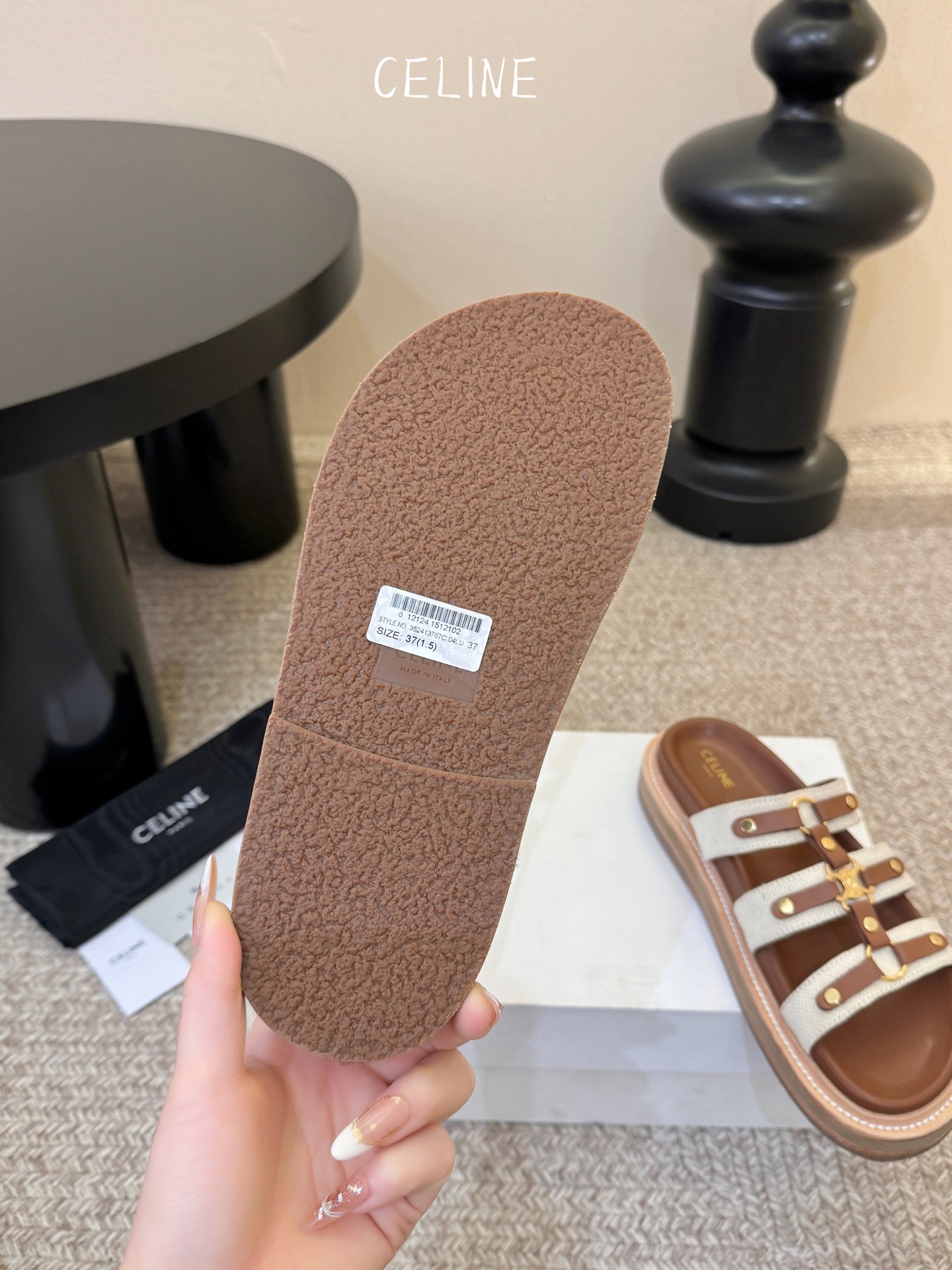 CELINE塞琳 春夏新款凯旋门英伦风平底微标凉鞋拖鞋🔝简约大气时髦👍耐看不过时😍是时尚圈永不退潮的经典