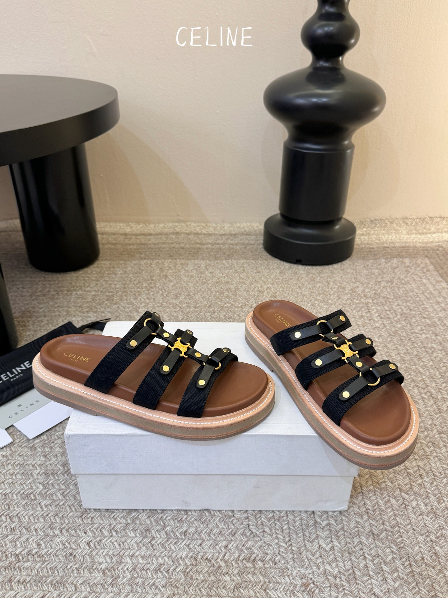 CELINE塞琳 春夏新款凯旋门英伦风平底微标凉鞋拖鞋🔝简约大气时髦👍耐看不过时😍是时尚圈永不退潮的经典