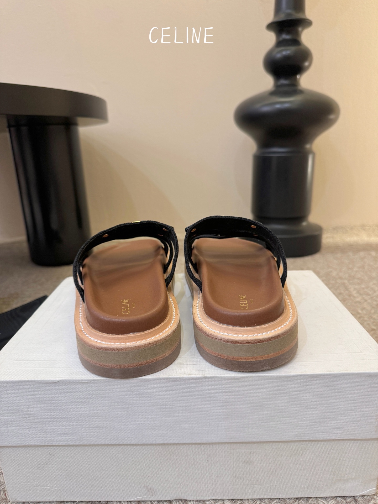 CELINE塞琳 春夏新款凯旋门英伦风平底微标凉鞋拖鞋🔝简约大气时髦👍耐看不过时😍是时尚圈永不退潮的经典