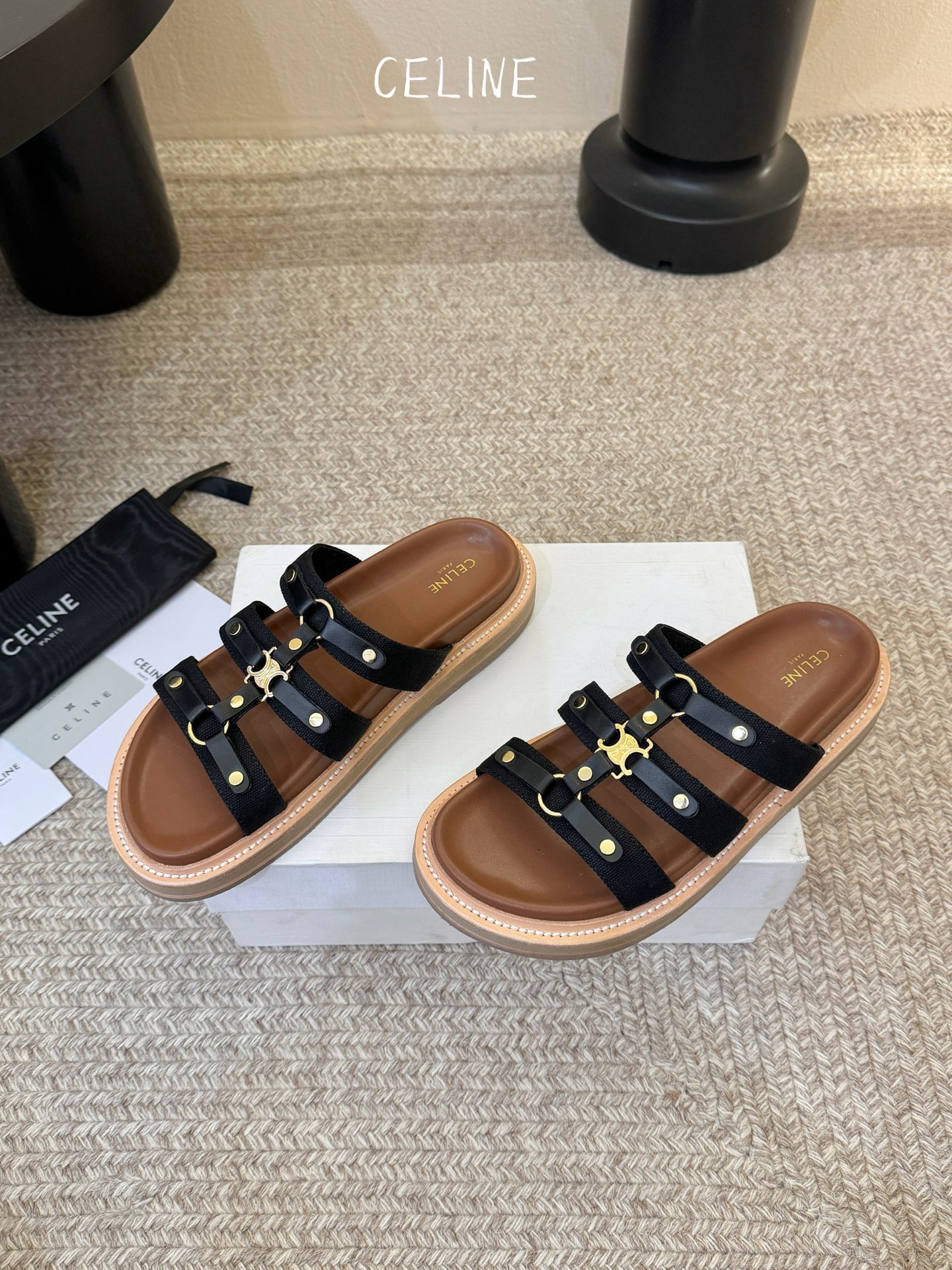 CELINE塞琳 春夏新款凯旋门英伦风平底微标凉鞋拖鞋🔝简约大气时髦👍耐看不过时😍是时尚圈永不退潮的经典