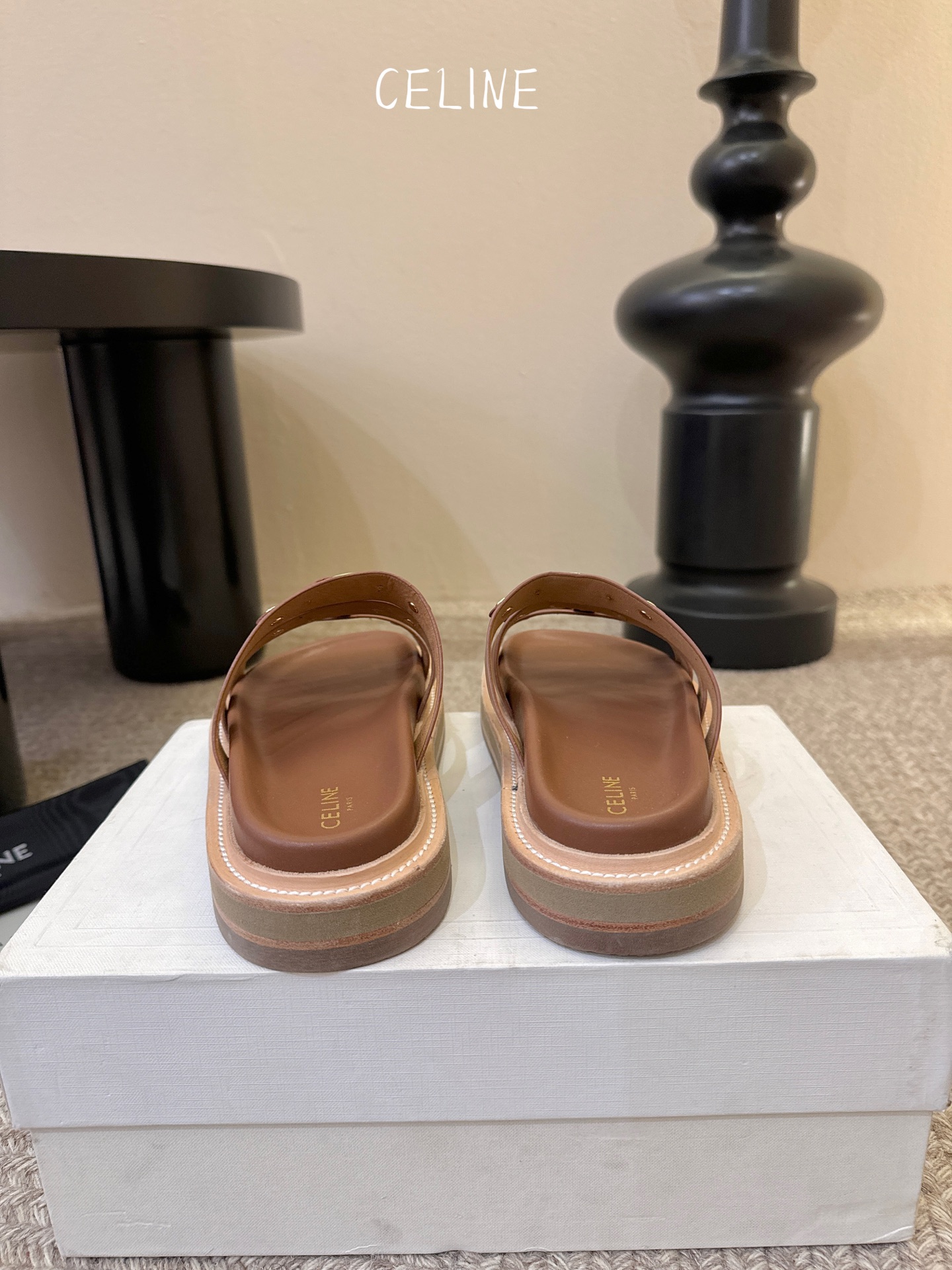 CELINE塞琳 春夏新款凯旋门英伦风平底微标凉鞋拖鞋🔝简约大气时髦👍耐看不过时😍是时尚圈永不退潮的经典